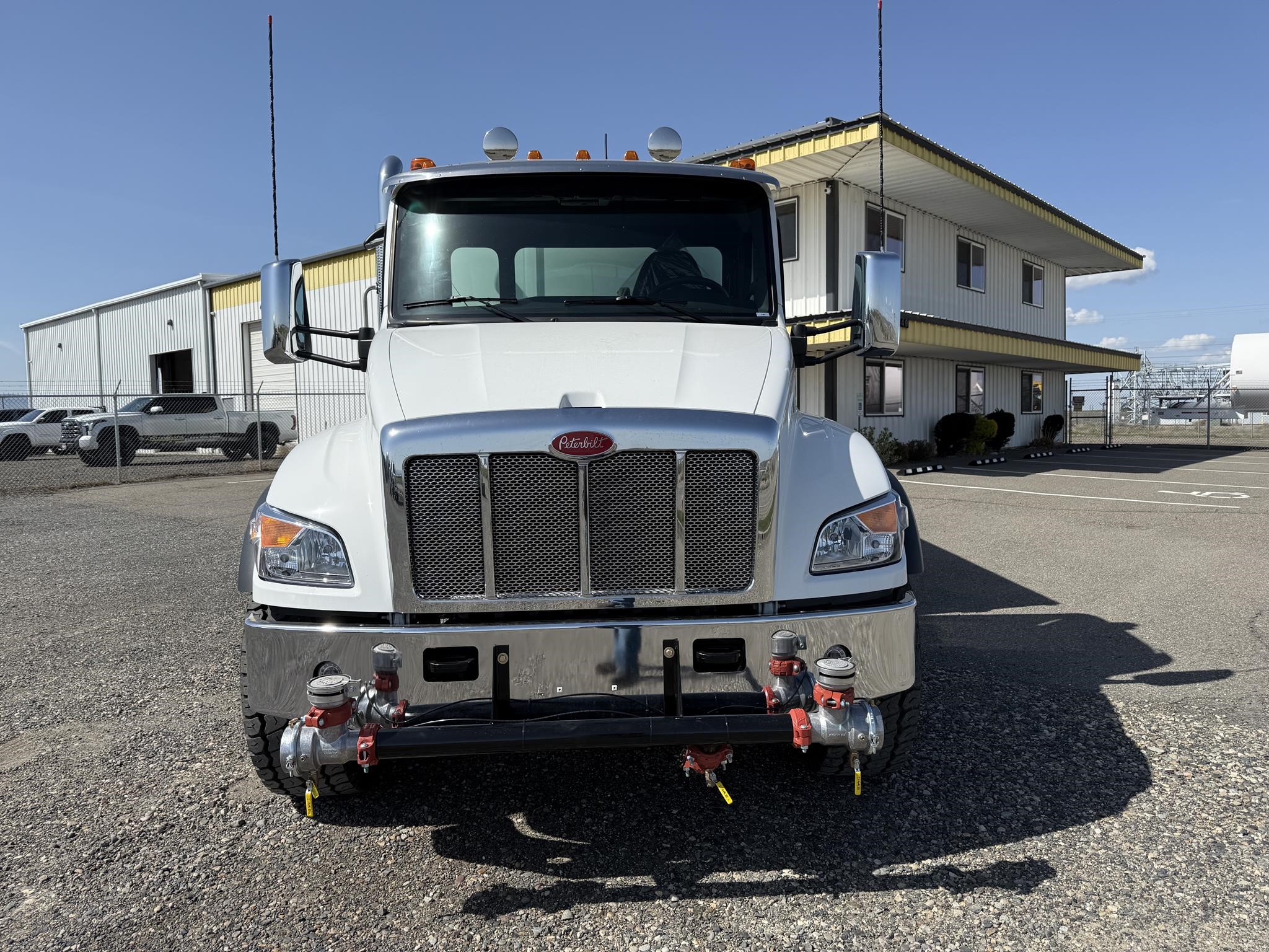 2025 PETERBILT 548 - image 2 of 6