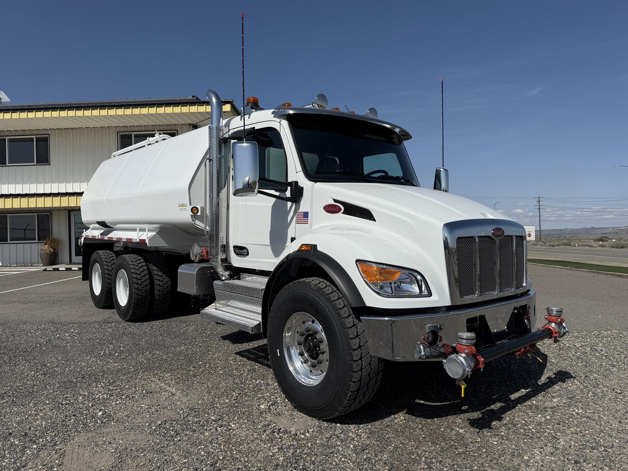 2025 PETERBILT 548 - image 3 of 6