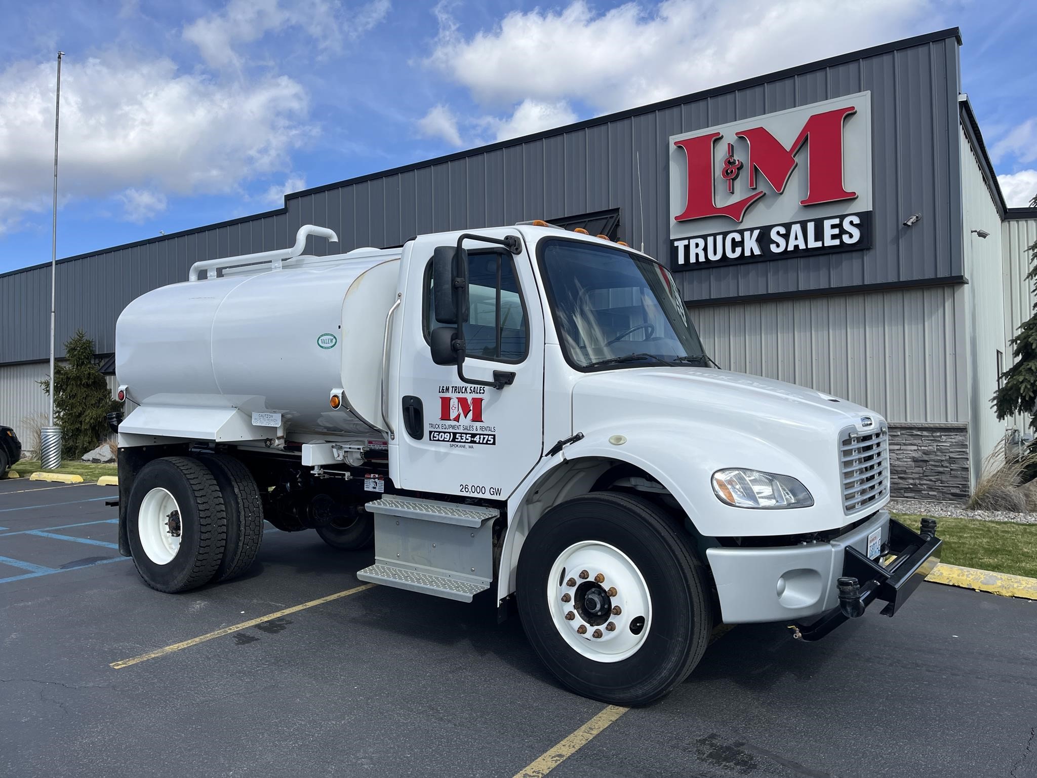 2019 FREIGHTLINER BUSINESS CLASS M2 106 - image 1 of 5