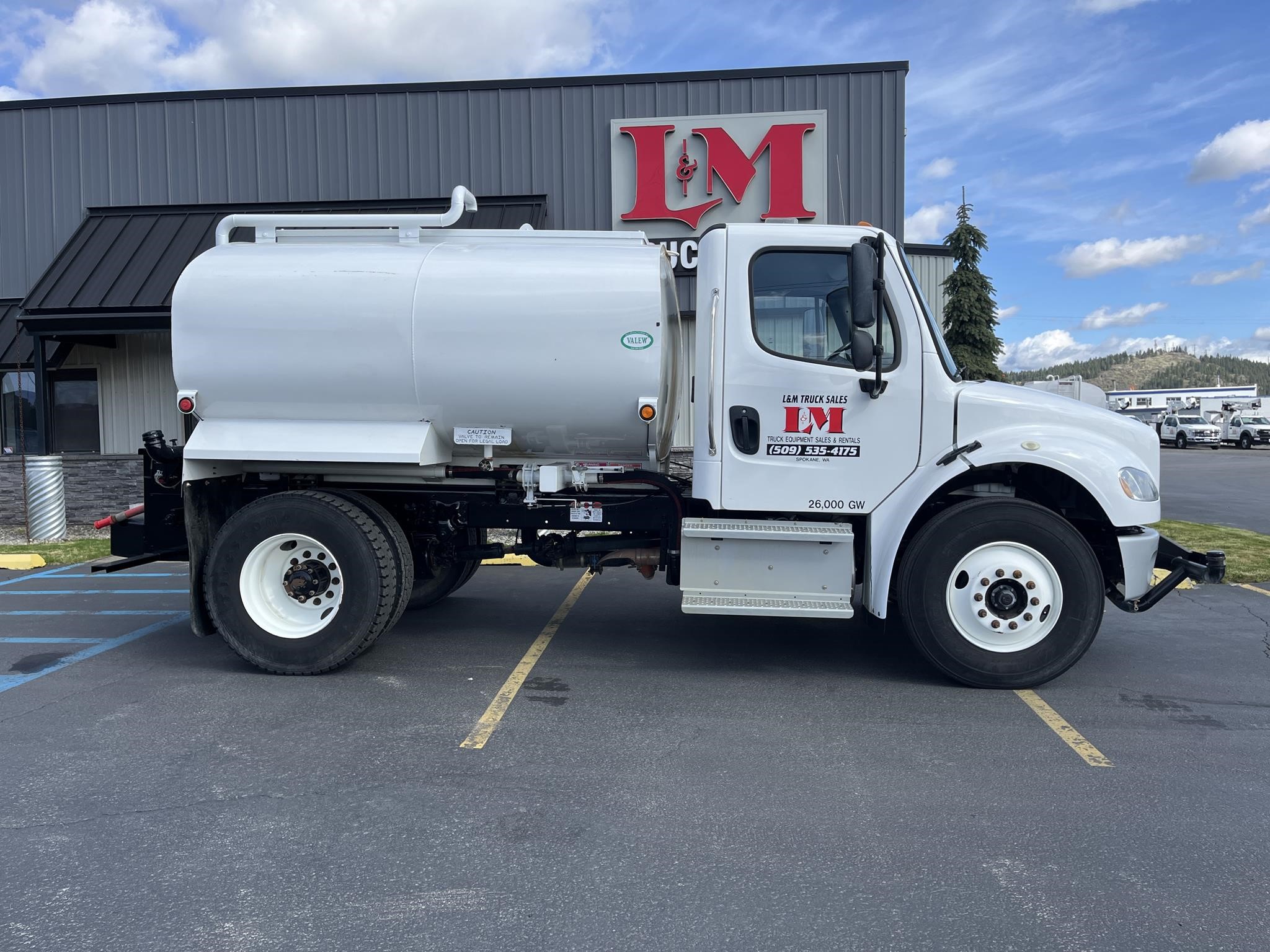 2019 FREIGHTLINER BUSINESS CLASS M2 106 - image 2 of 5