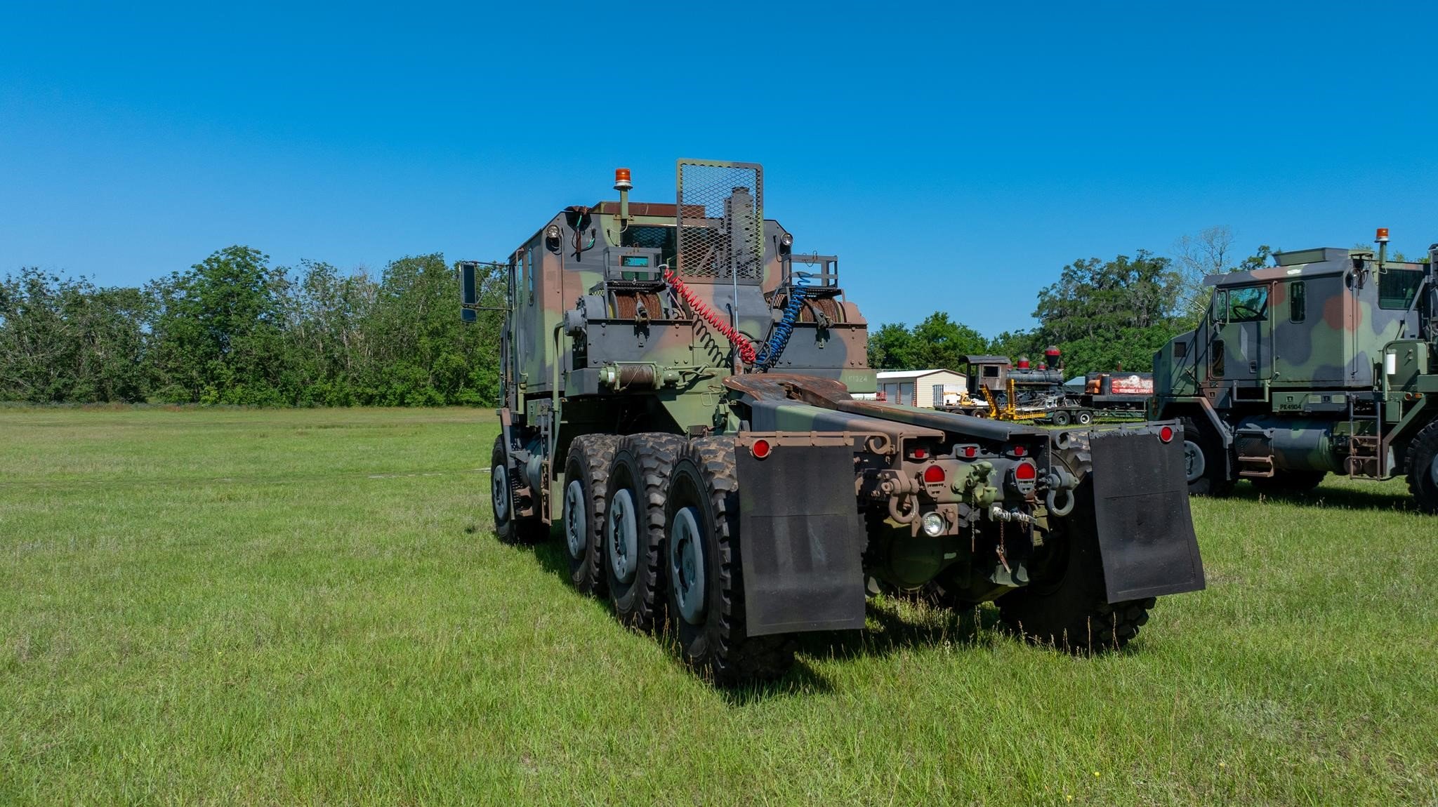 2009 OSHKOSH M1070 - image 5 of 6