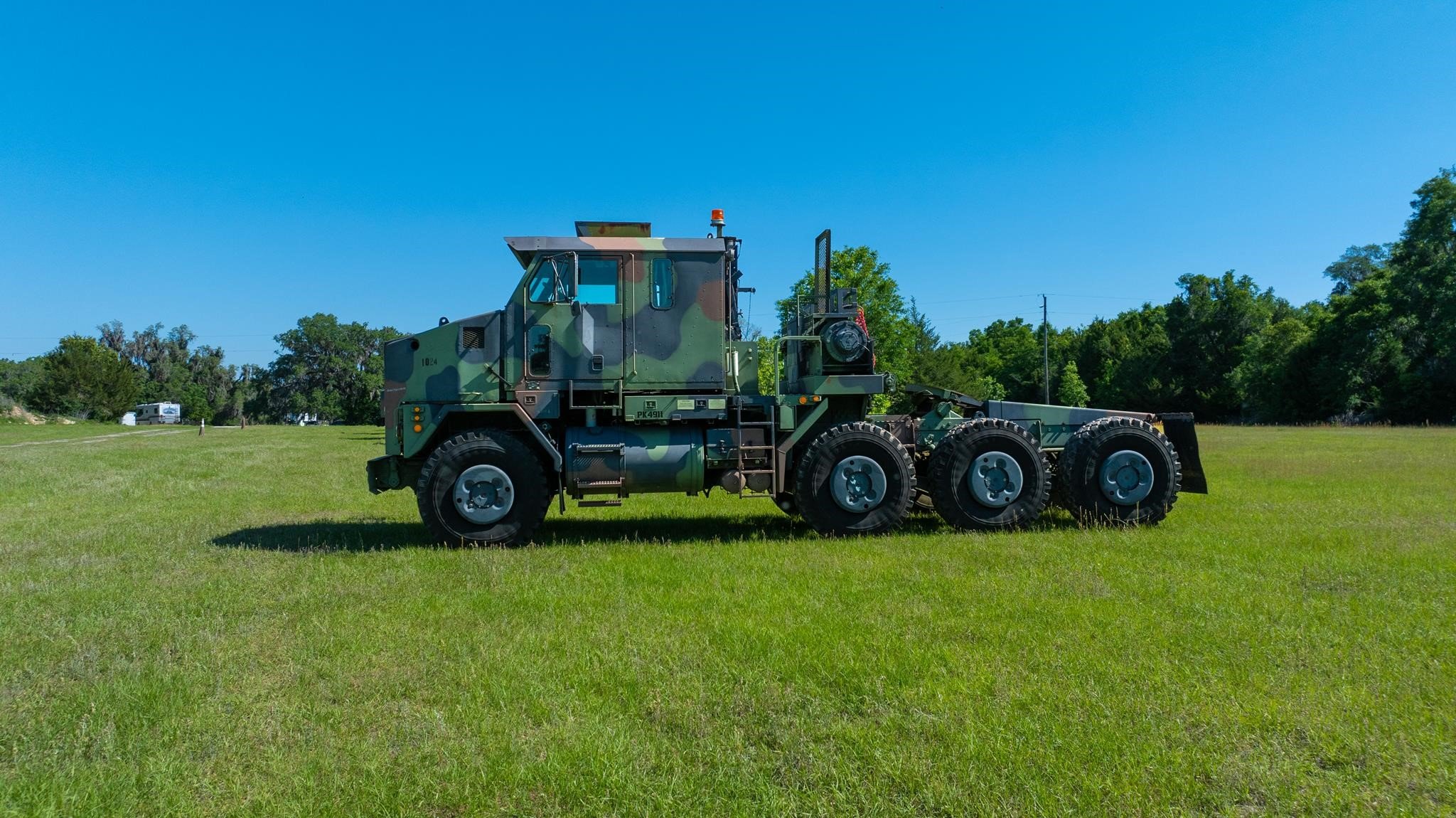 2009 OSHKOSH M1070 - image 3 of 6