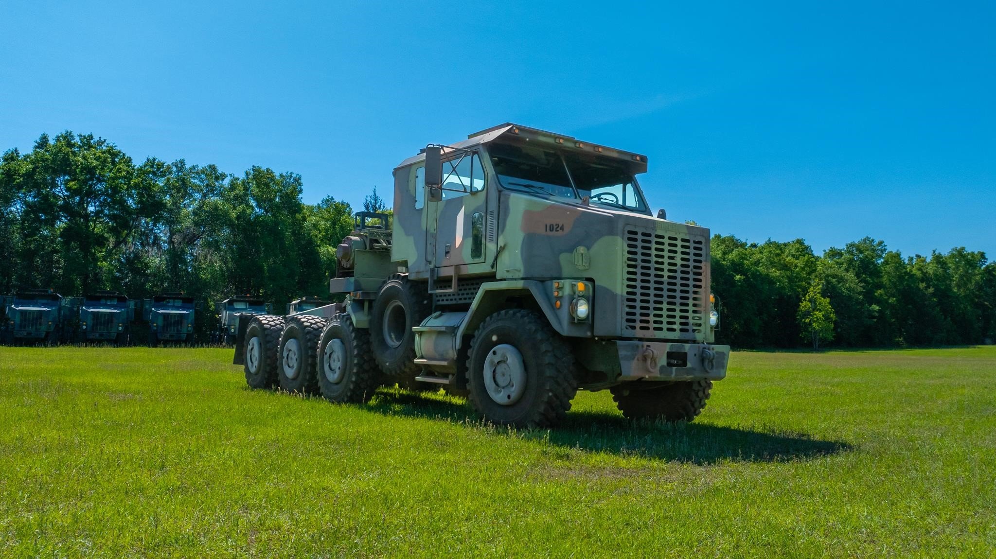 2009 OSHKOSH M1070 - image 2 of 6