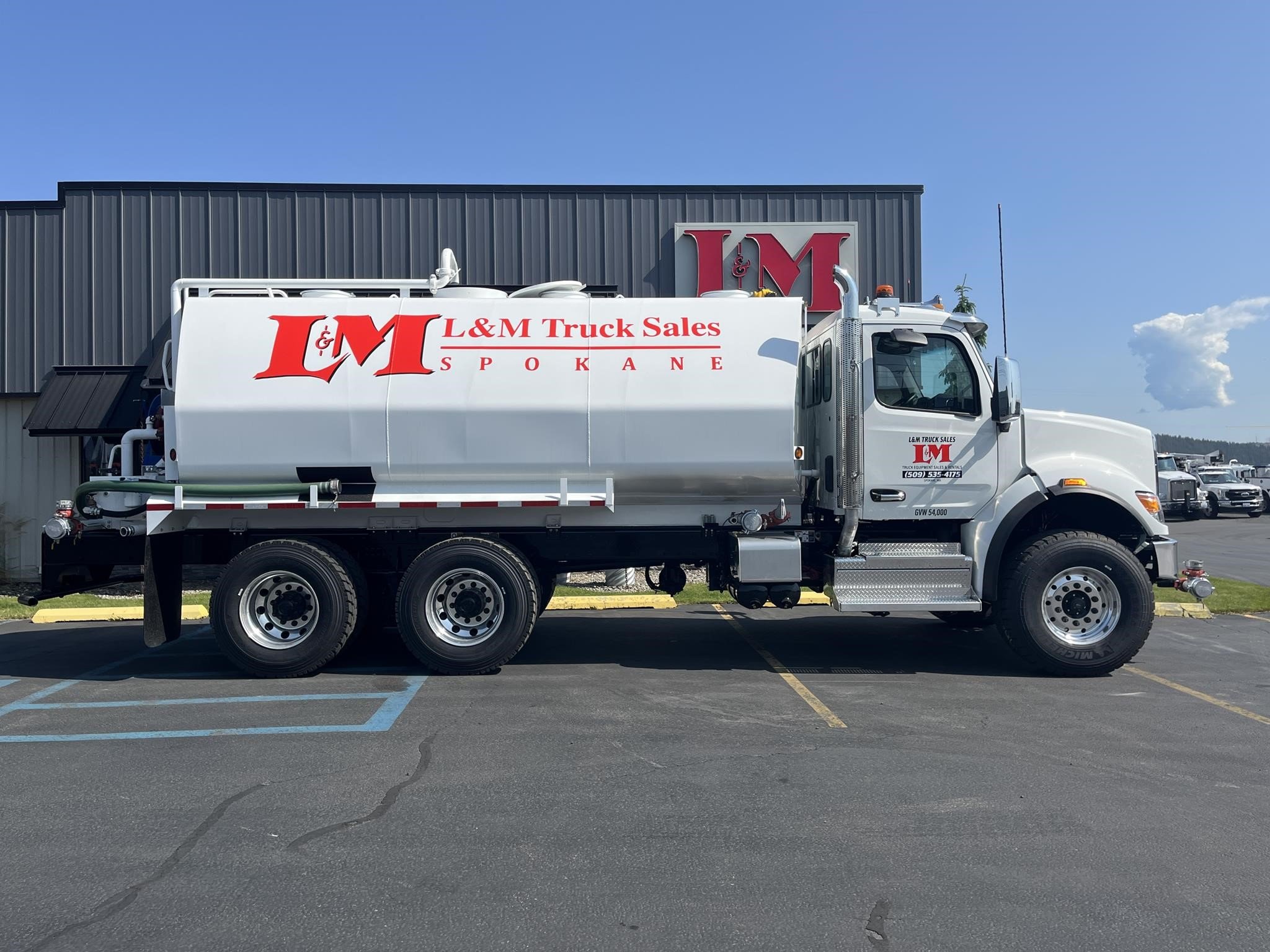 2025 PETERBILT 548 - image 2 of 6