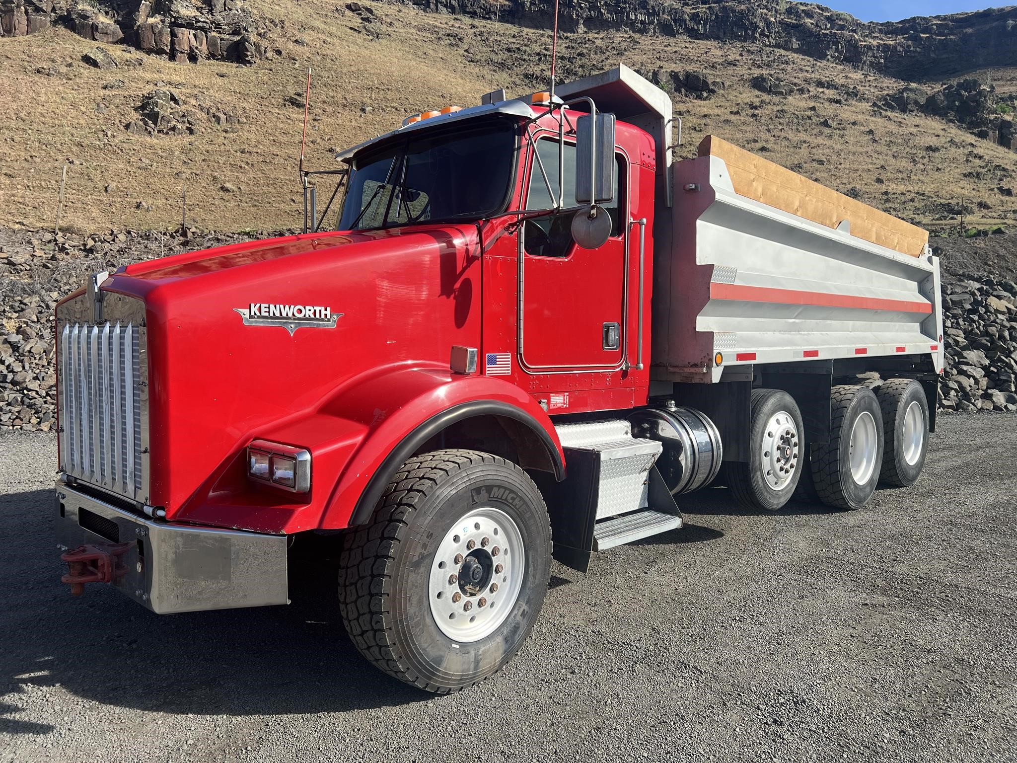 1999 KENWORTH T800 - image 1 of 6