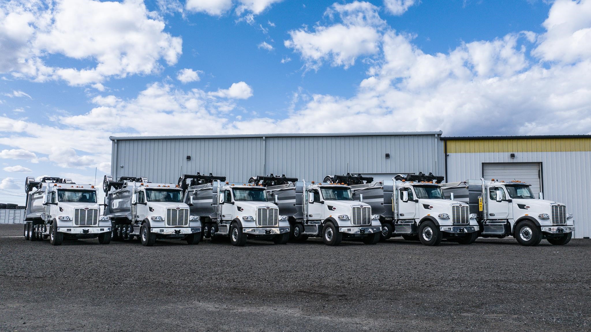 2025 PETERBILT 567 - image 2 of 6