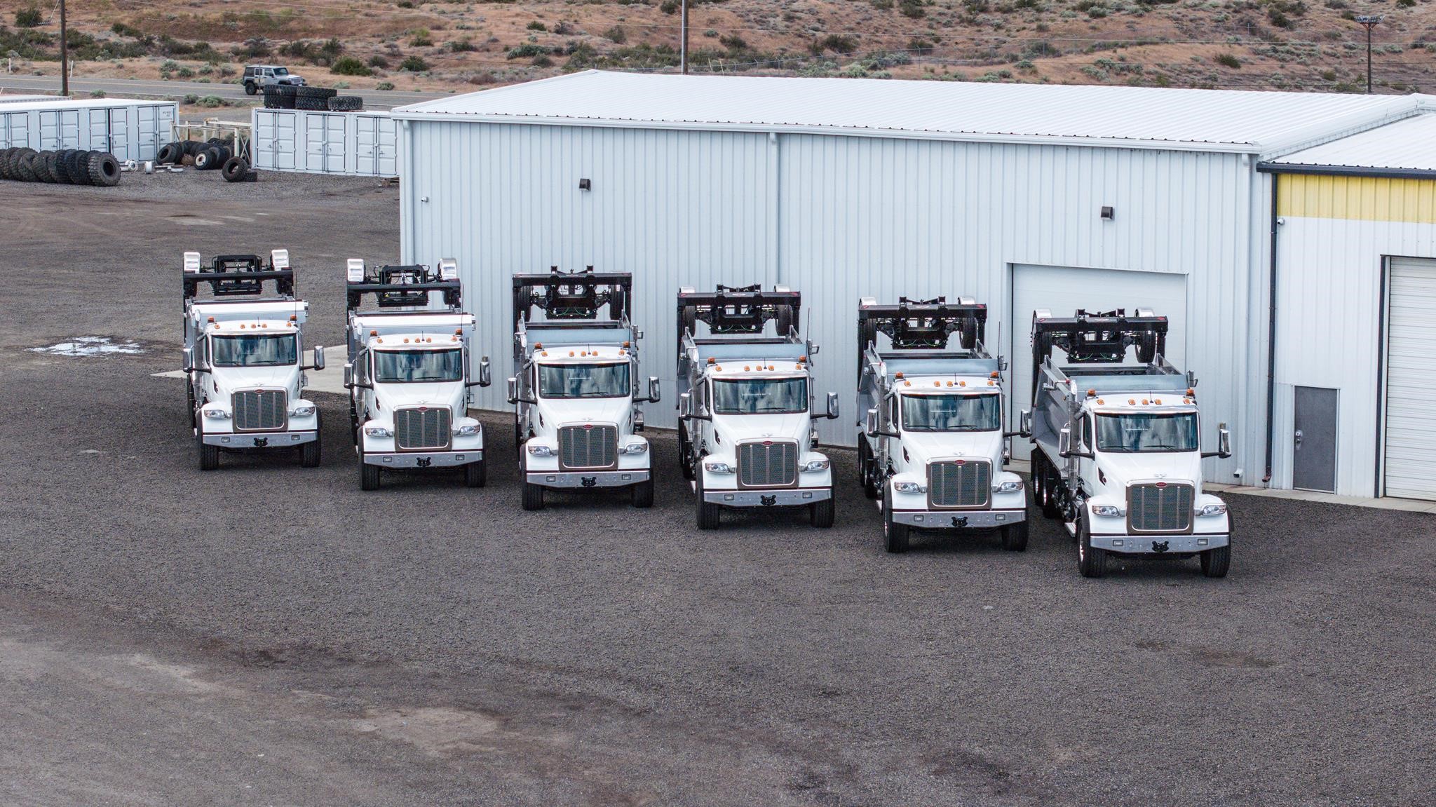 2025 PETERBILT 567 - image 3 of 6