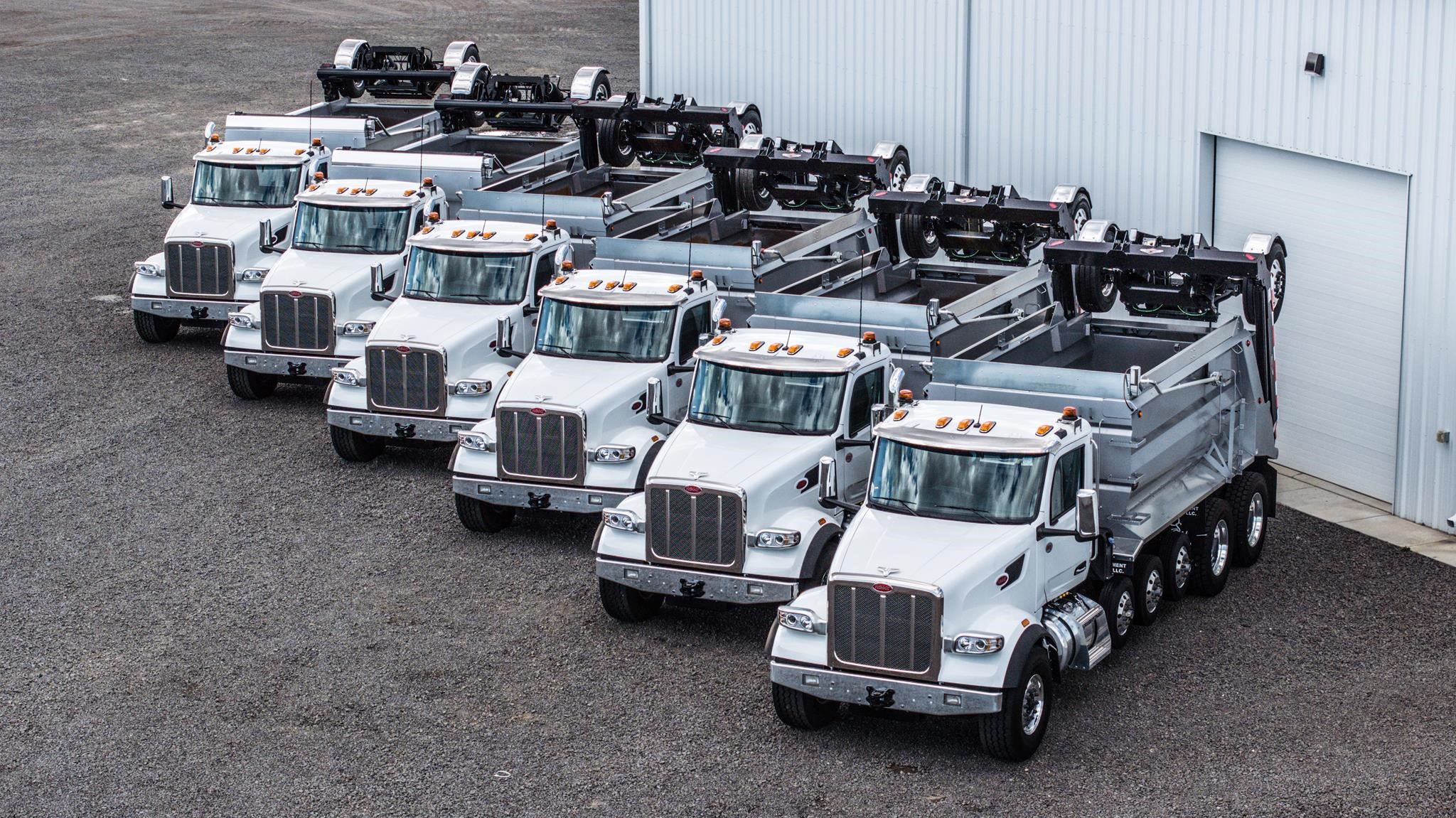 2025 PETERBILT 567 - image 1 of 6