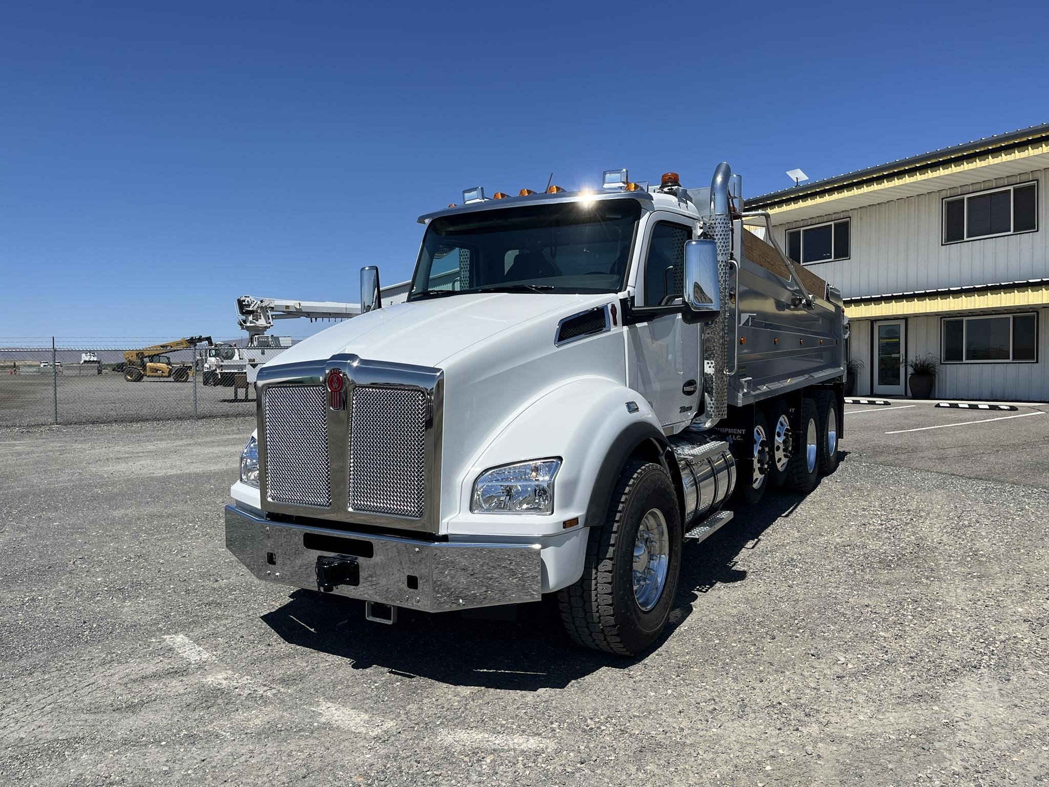 2024 KENWORTH T880 - image 2 of 6