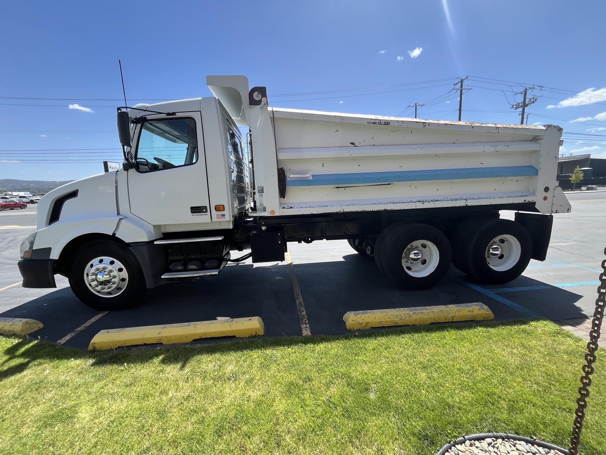 2005 VOLVO VNL42400 - image 6 of 6
