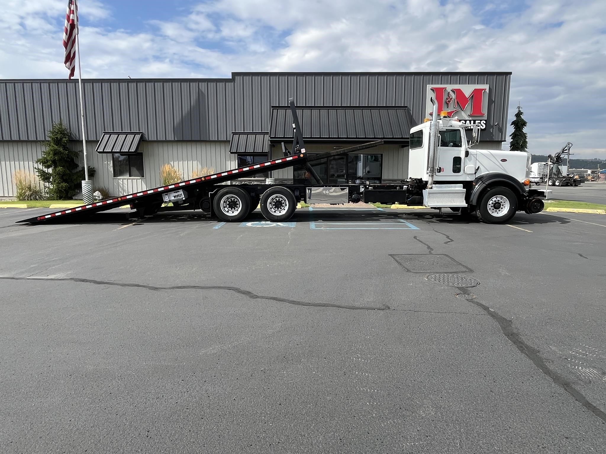 2018 PETERBILT 367 - image 2 of 6