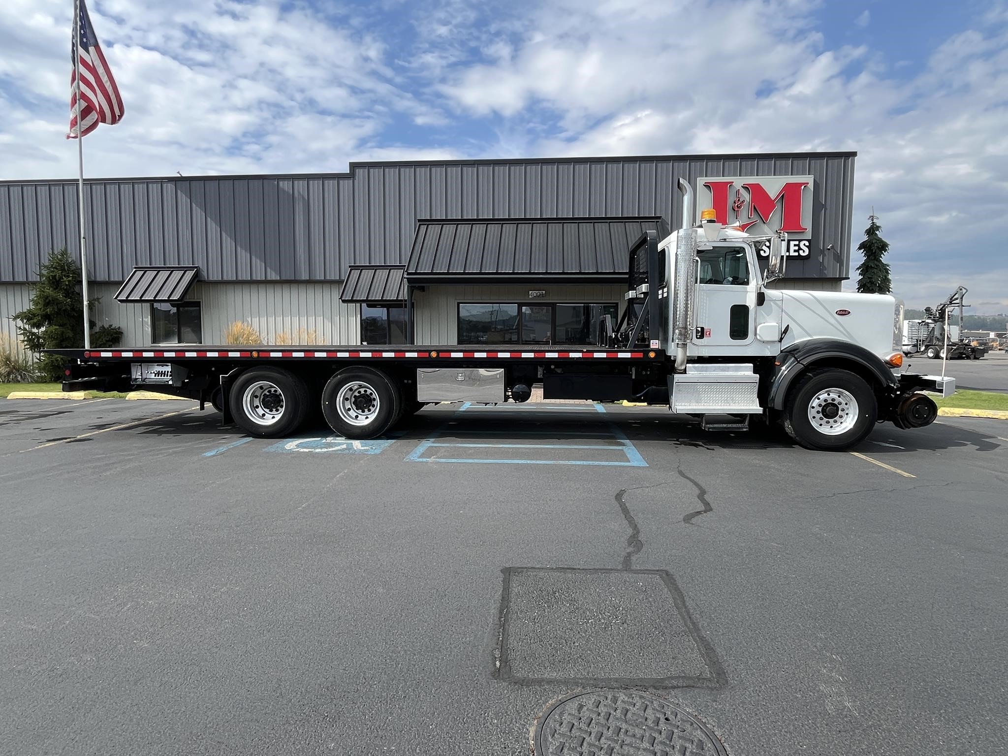 2018 PETERBILT 367 - image 3 of 6