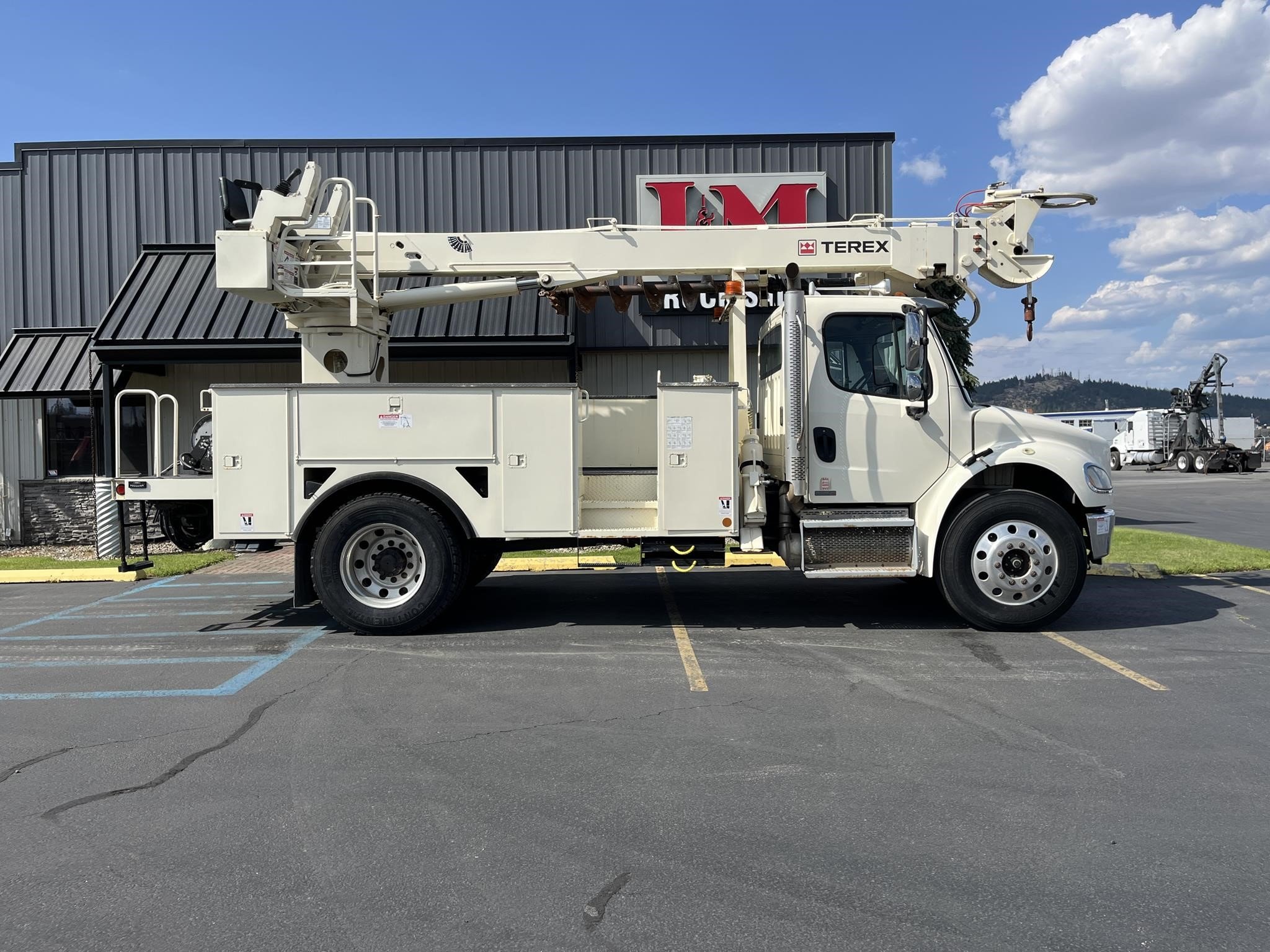 2010 TEREX COMMANDER 4047 - image 2 of 6