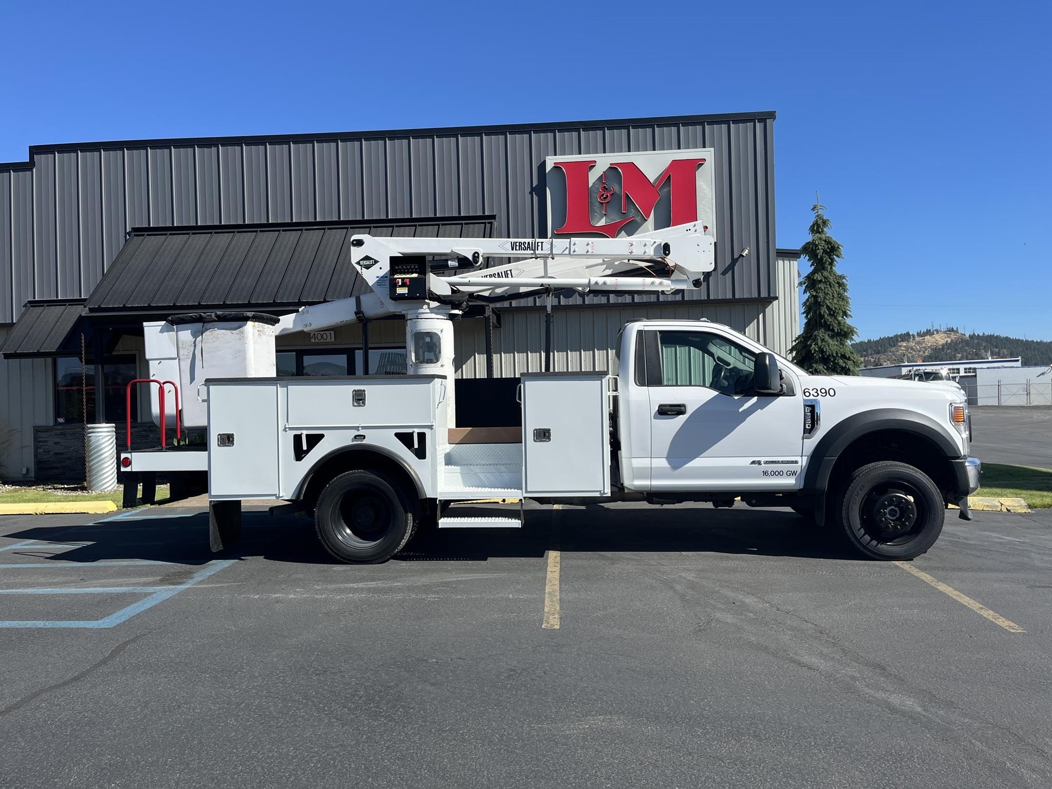 2021 VERSALIFT SST40EIH - image 2 of 6