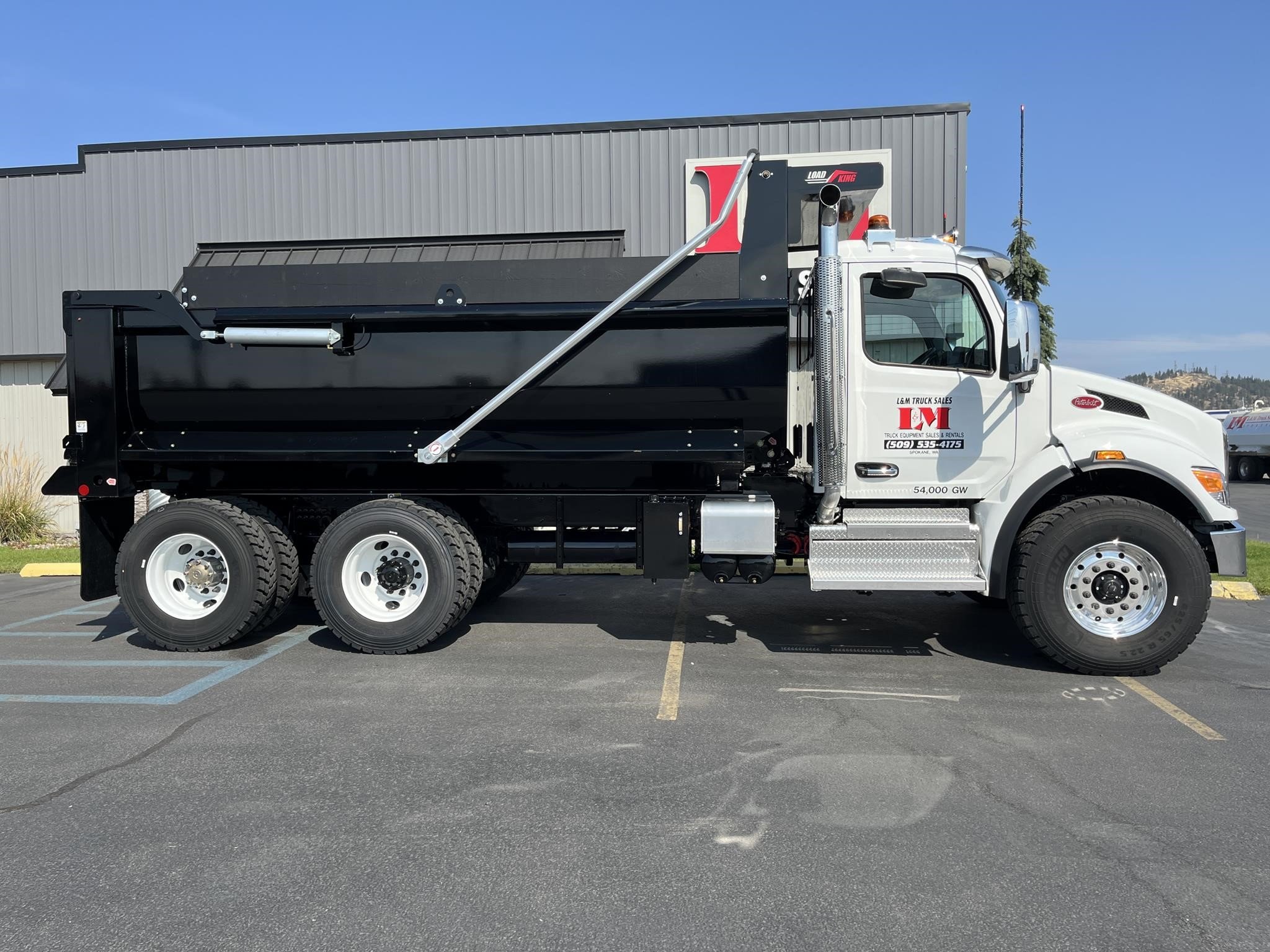 2025 PETERBILT 548 - image 2 of 6