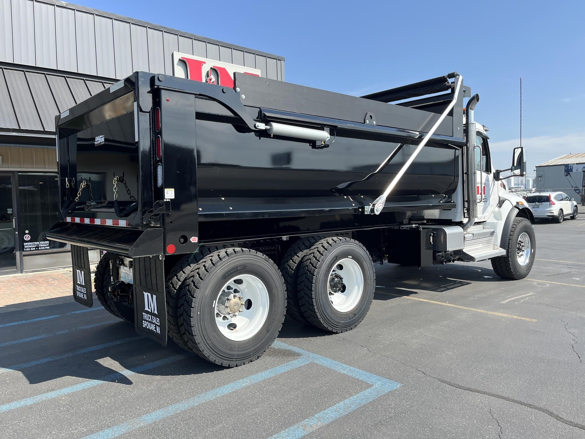 2025 PETERBILT 548 - image 3 of 6