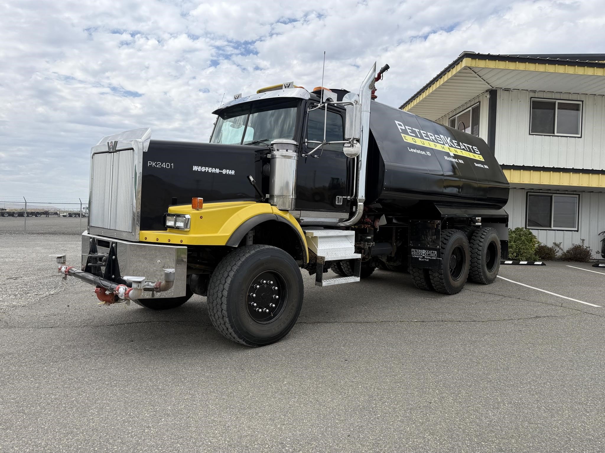 1999 WESTERN STAR 4964SX - image 1 of 6