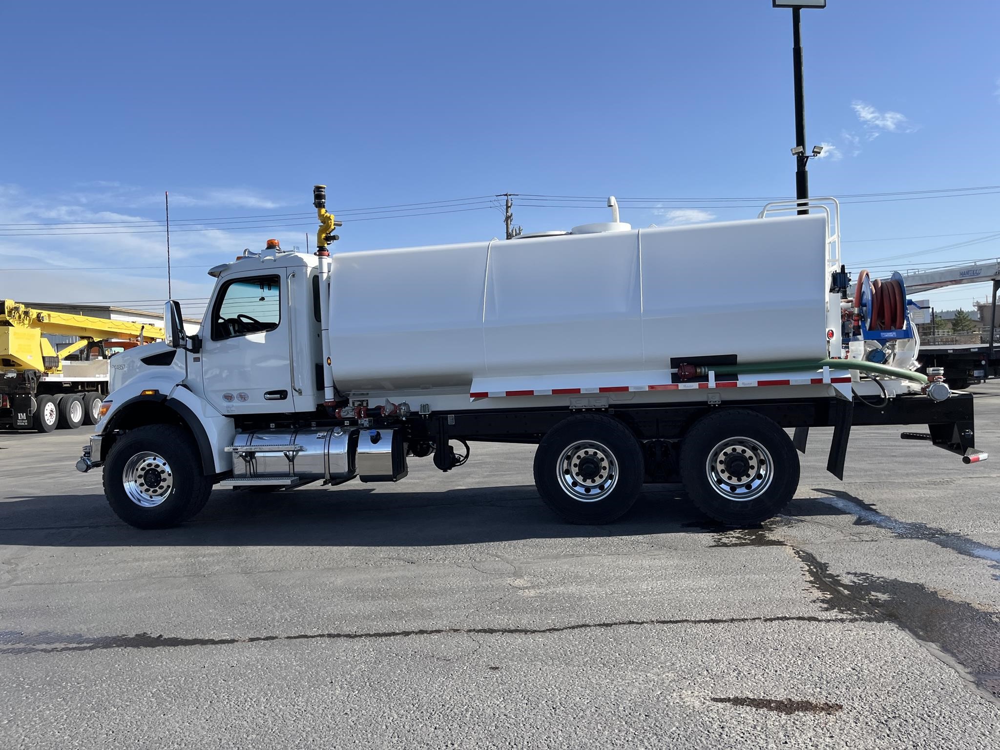 2025 PETERBILT 548 2025 PETERBILT 548 - image 4 of 5