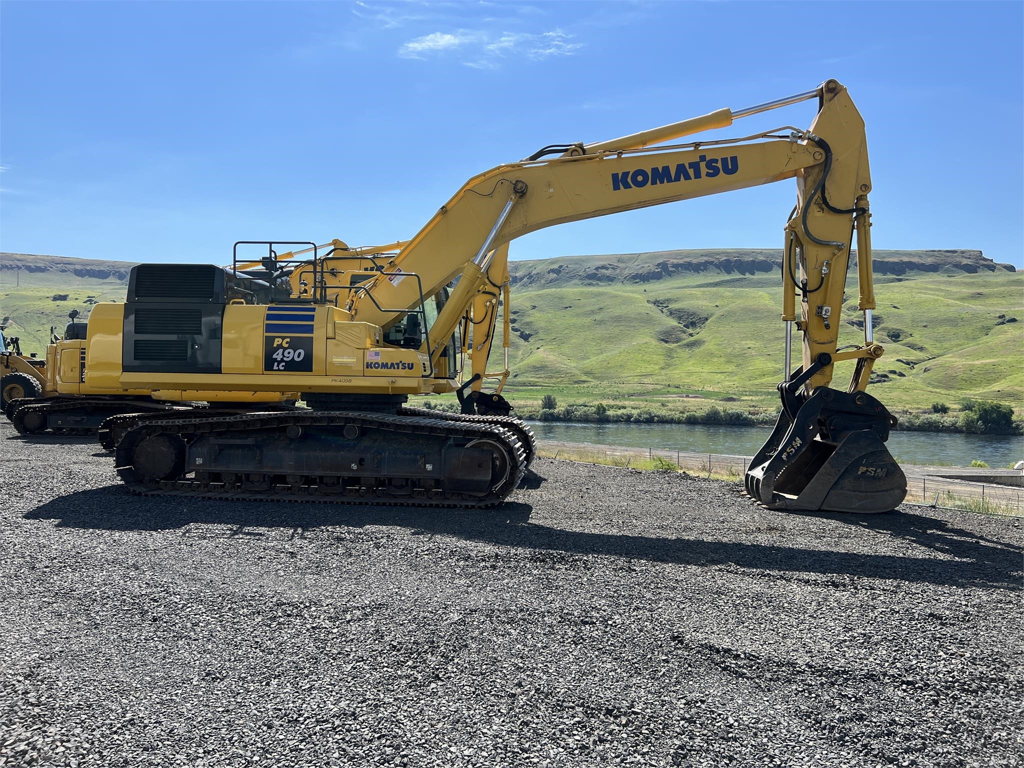 2020 KOMATSU PC490 LC-11 - image 2 of 6