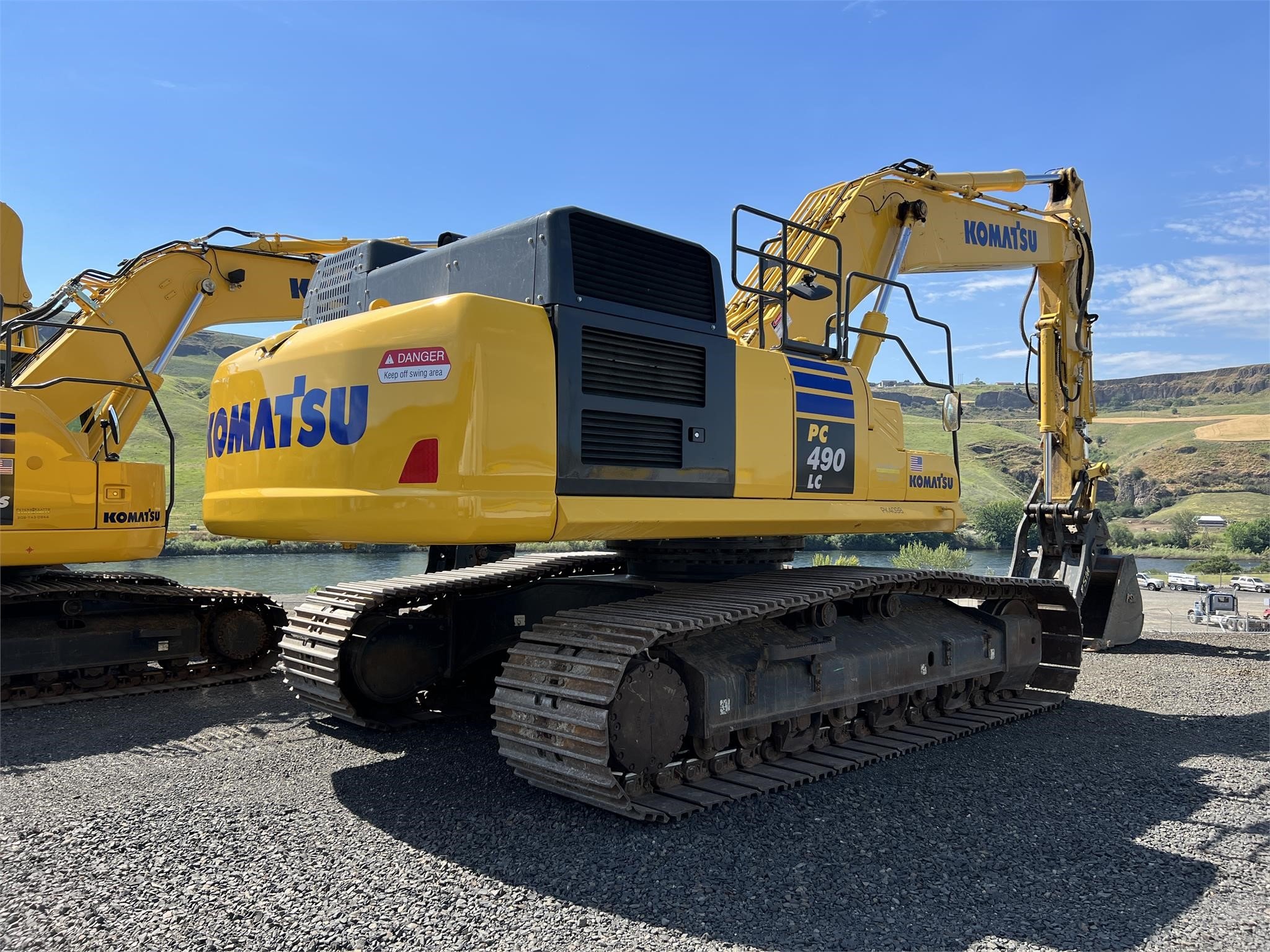 2020 KOMATSU PC490 LC-11 - image 3 of 6