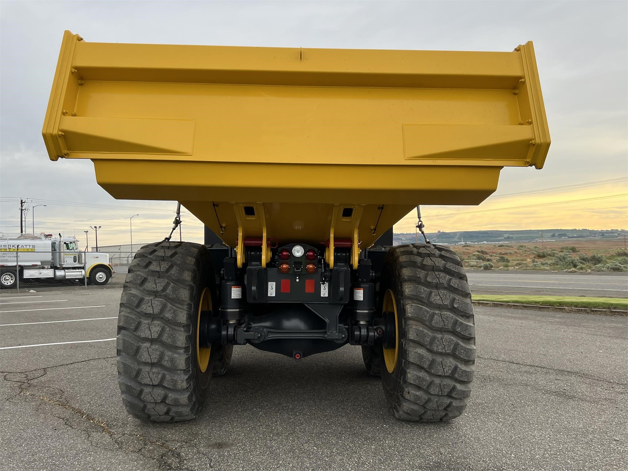 2022 KOMATSU HM300-5 - image 4 of 6