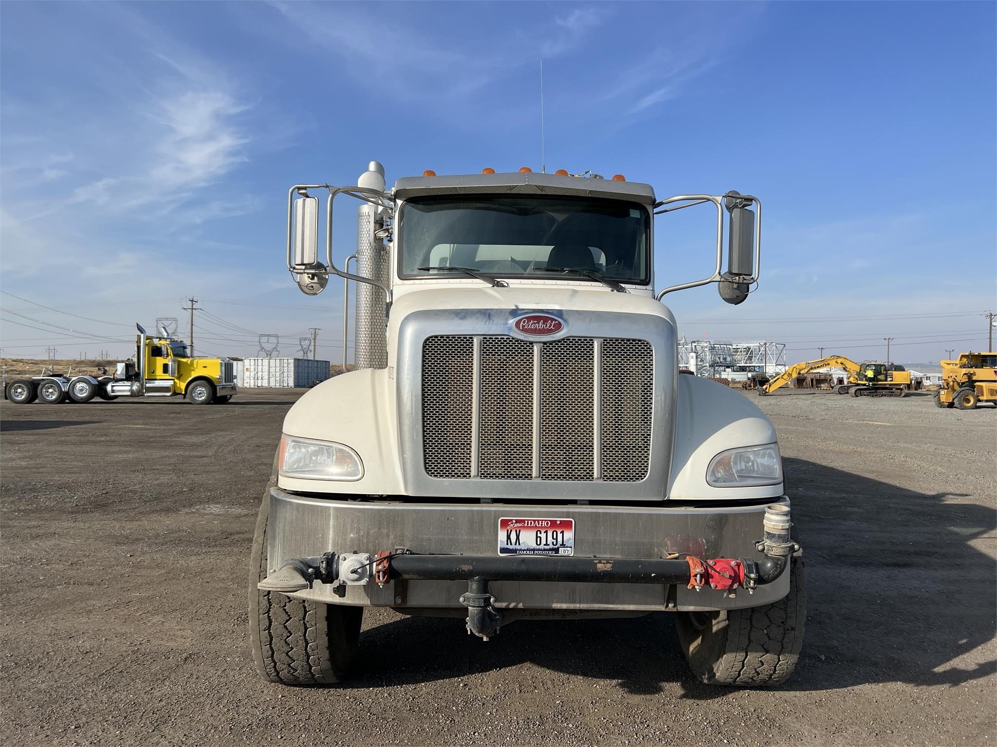2019 PETERBILT 348 - image 2 of 6