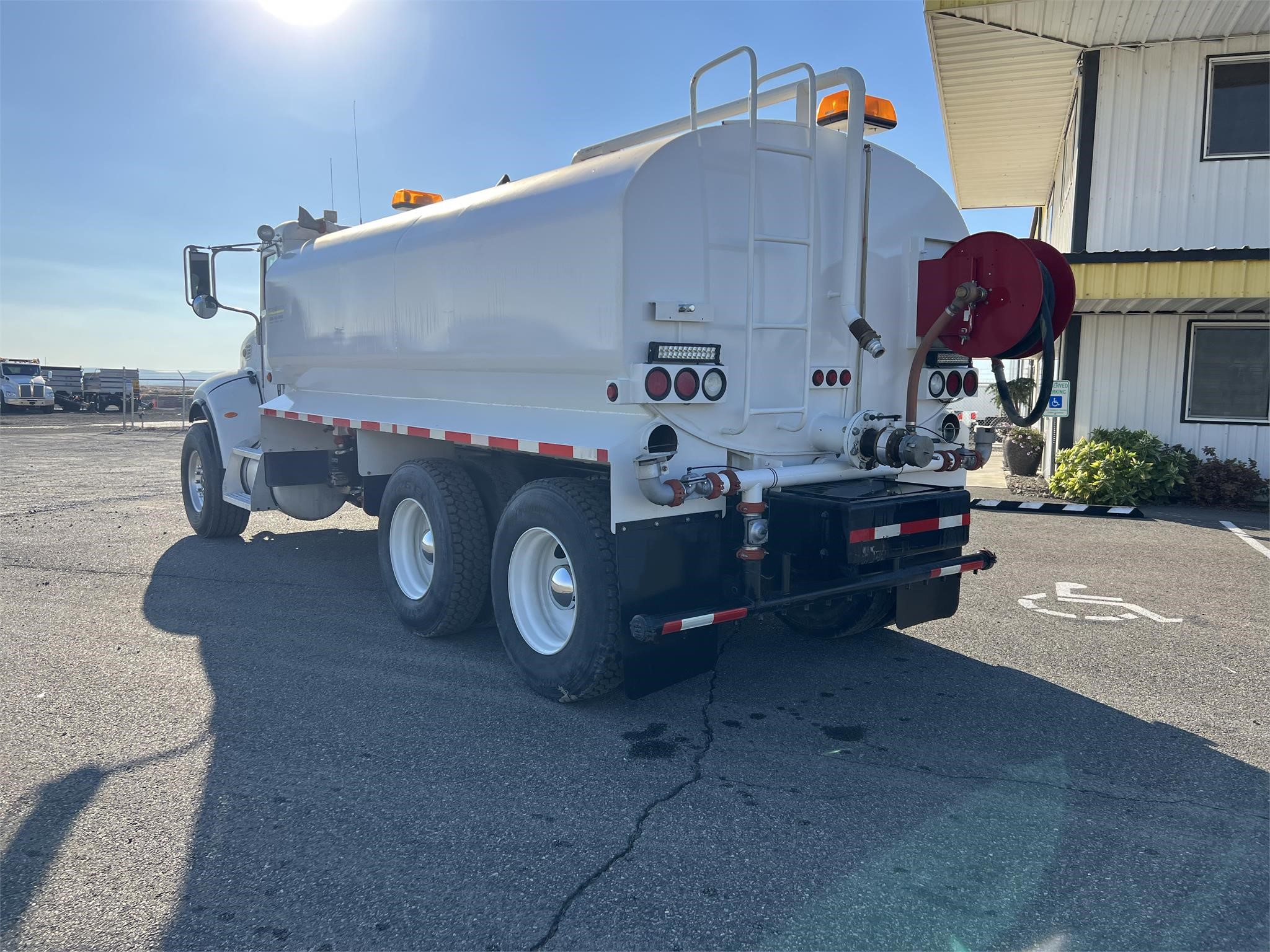 2008 PETERBILT 340 2008 PETERBILT 340 - image 4 of 6