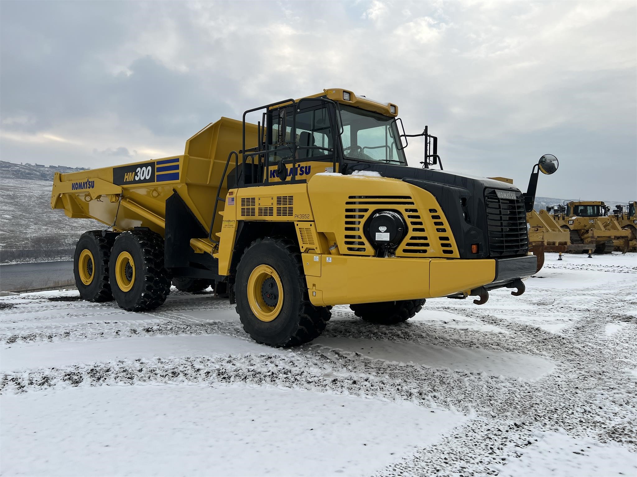 2021 KOMATSU HM300-5 - image 3 of 6