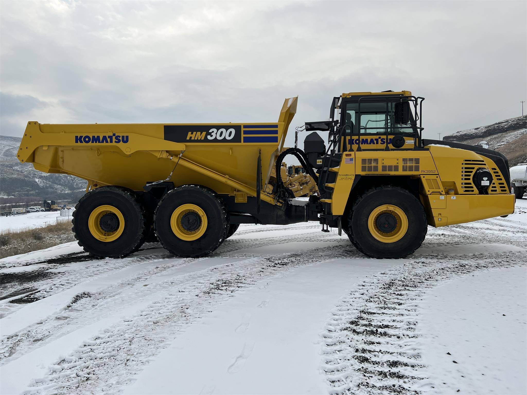 2021 KOMATSU HM300-5 - image 4 of 6