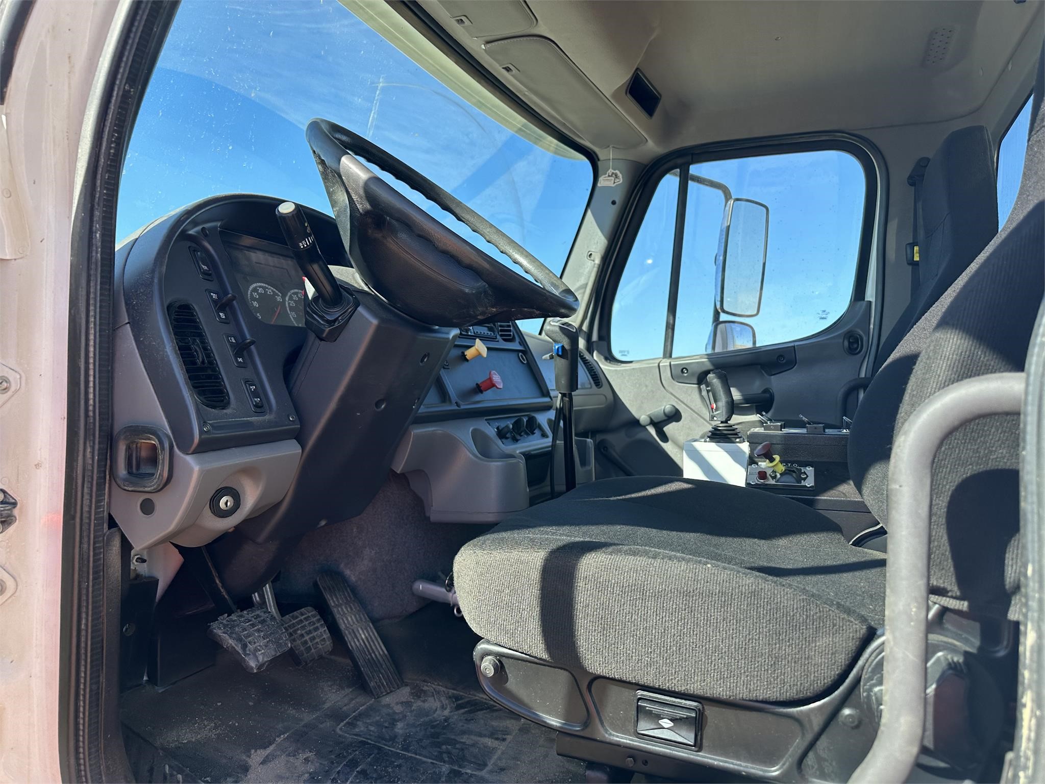 2016 FREIGHTLINER BUSINESS CLASS M2 106 8053669420 2016 FREIGHTLINER BUSINESS CLASS M2 106 8053669420