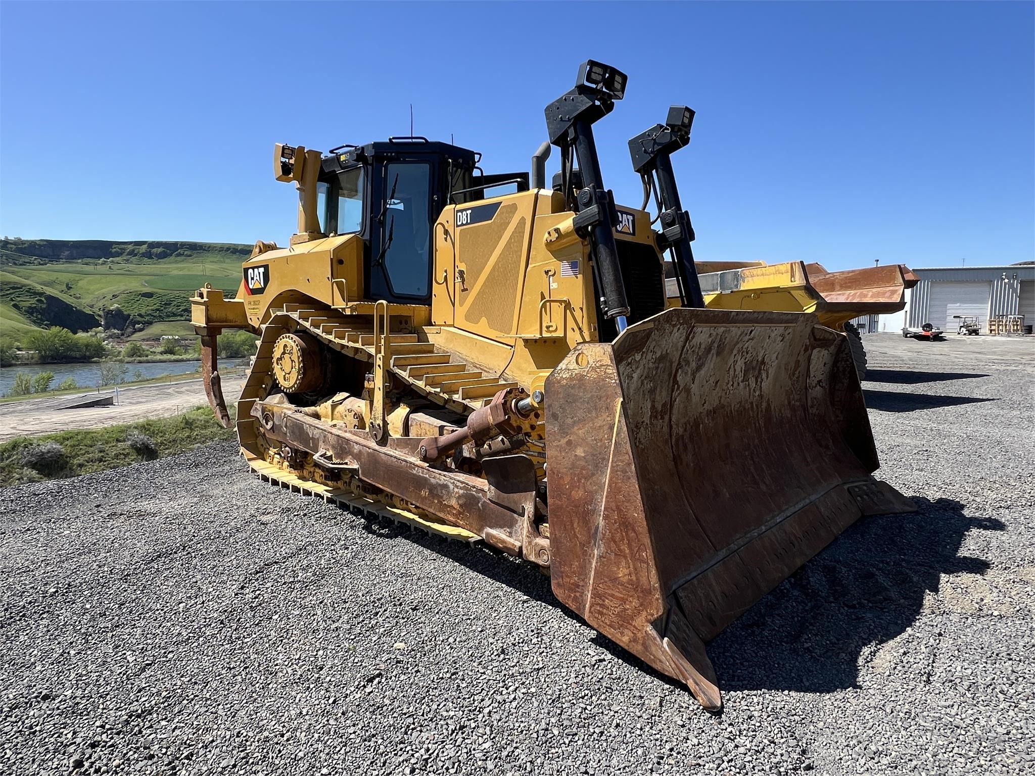 2016 CATERPILLAR D8T - image 1 of 6