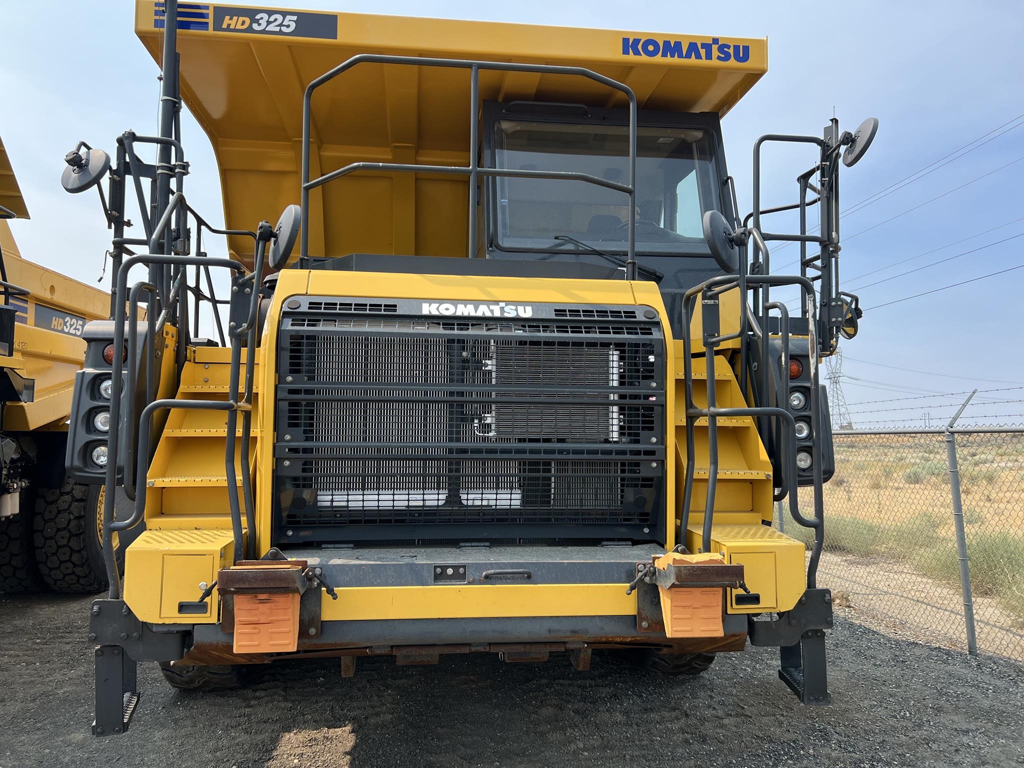 2020 KOMATSU HD325-8 2020 KOMATSU HD325-8 - image 2 of 6