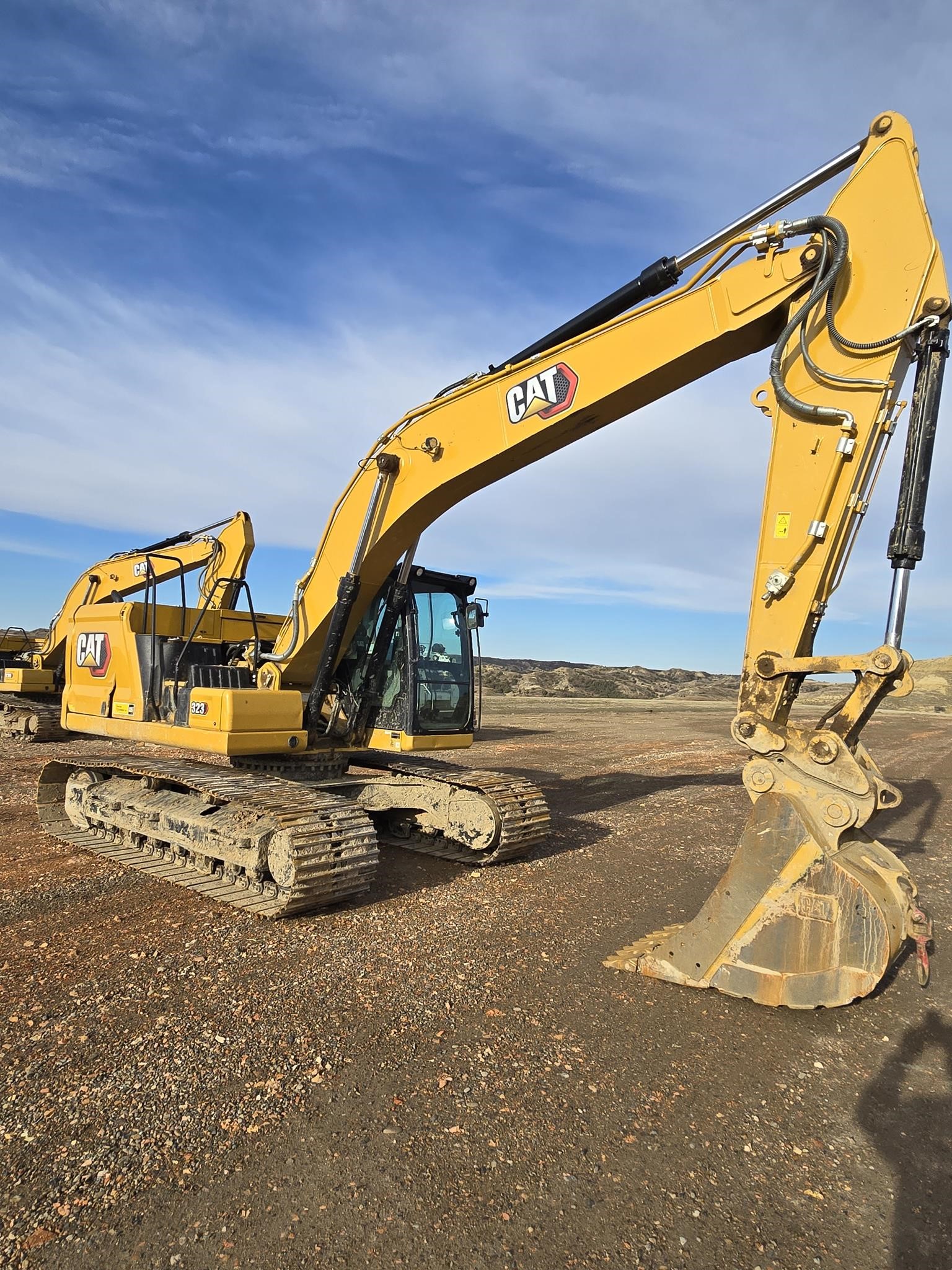 2023 CATERPILLAR 323 2023 CATERPILLAR 323 - image 2 of 5