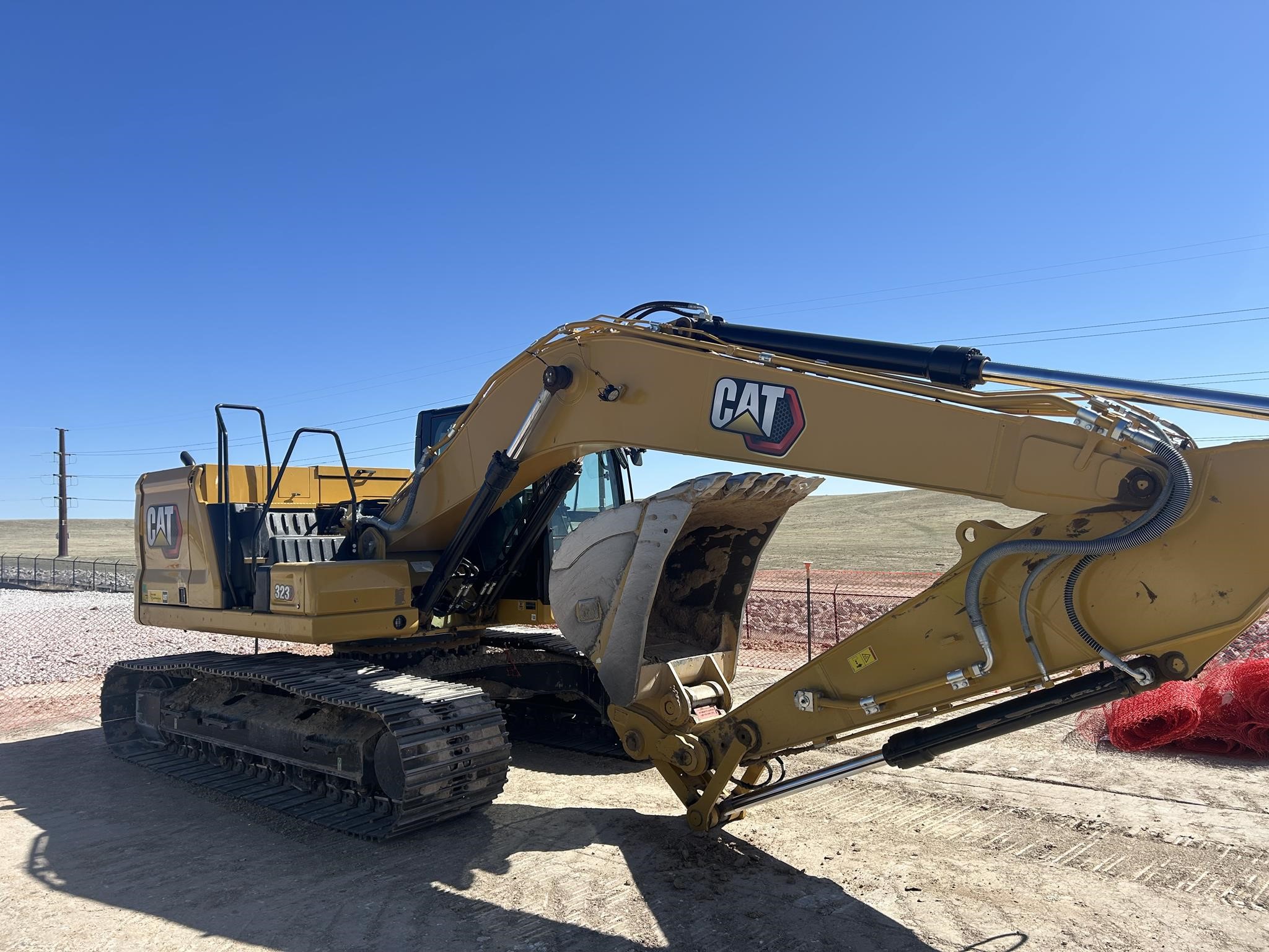 2023 CATERPILLAR 323 2023 CATERPILLAR 323 - image 2 of 6