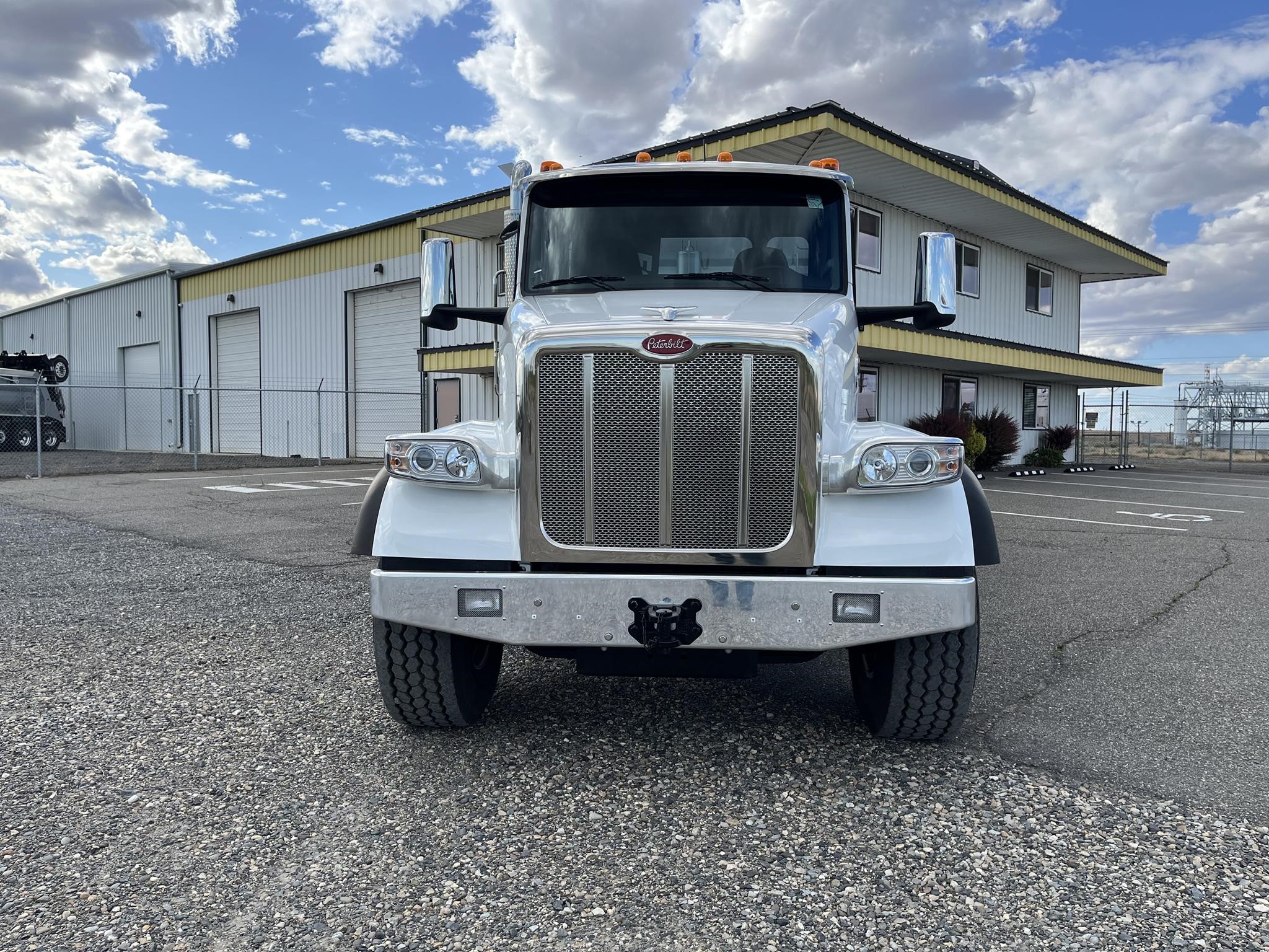 2025 PETERBILT 567 2025 PETERBILT 567 - image 2 of 6