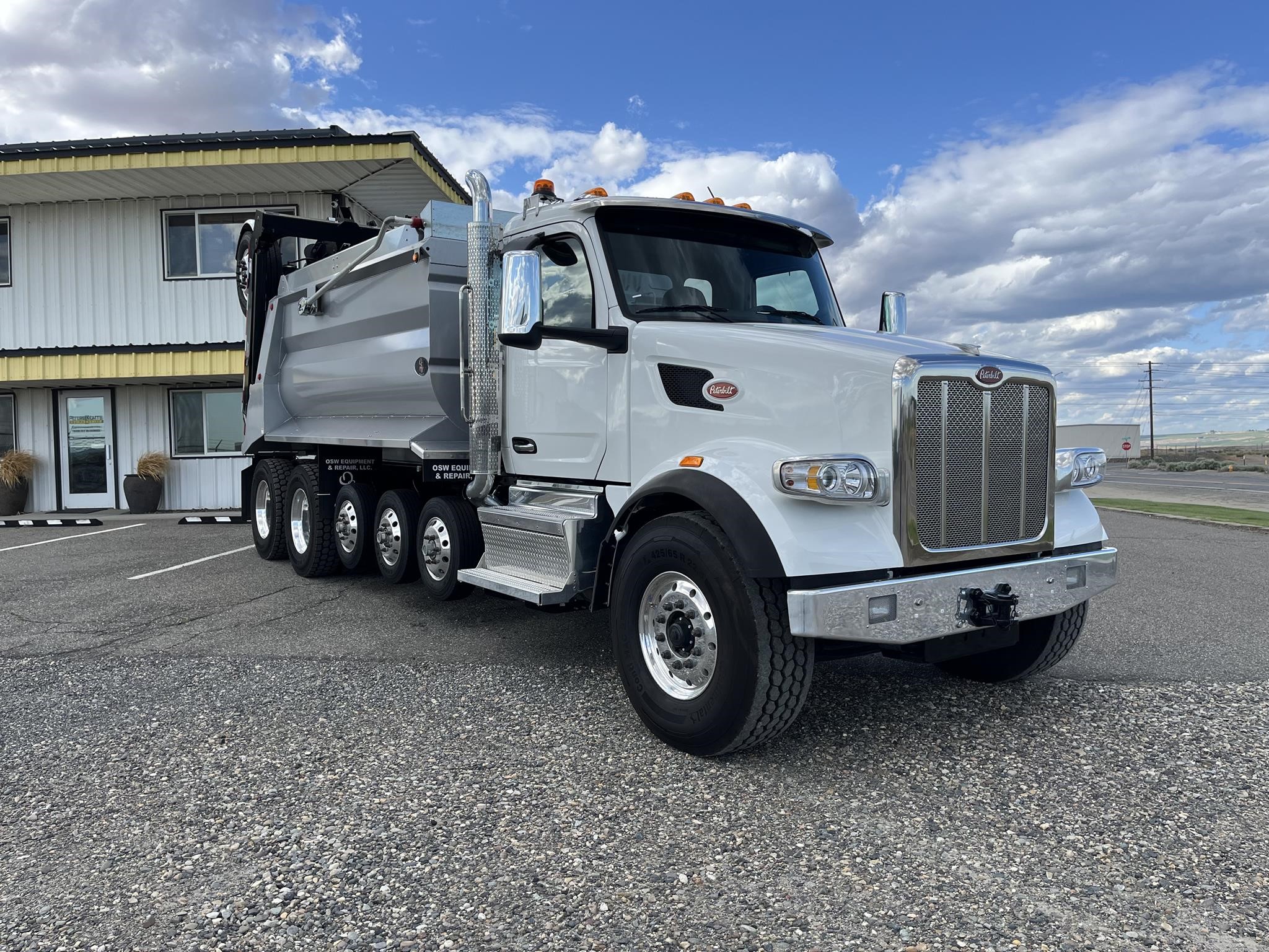 2025 PETERBILT 567 2025 PETERBILT 567 - image 3 of 6