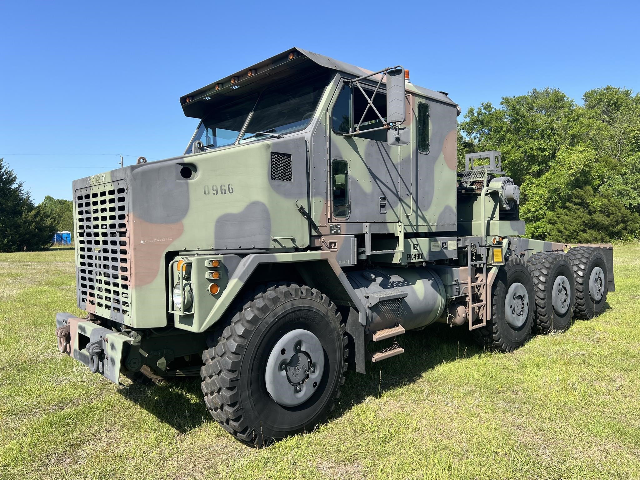 1993 OSHKOSH M1070 1993 OSHKOSH M1070 - image 1 of 6