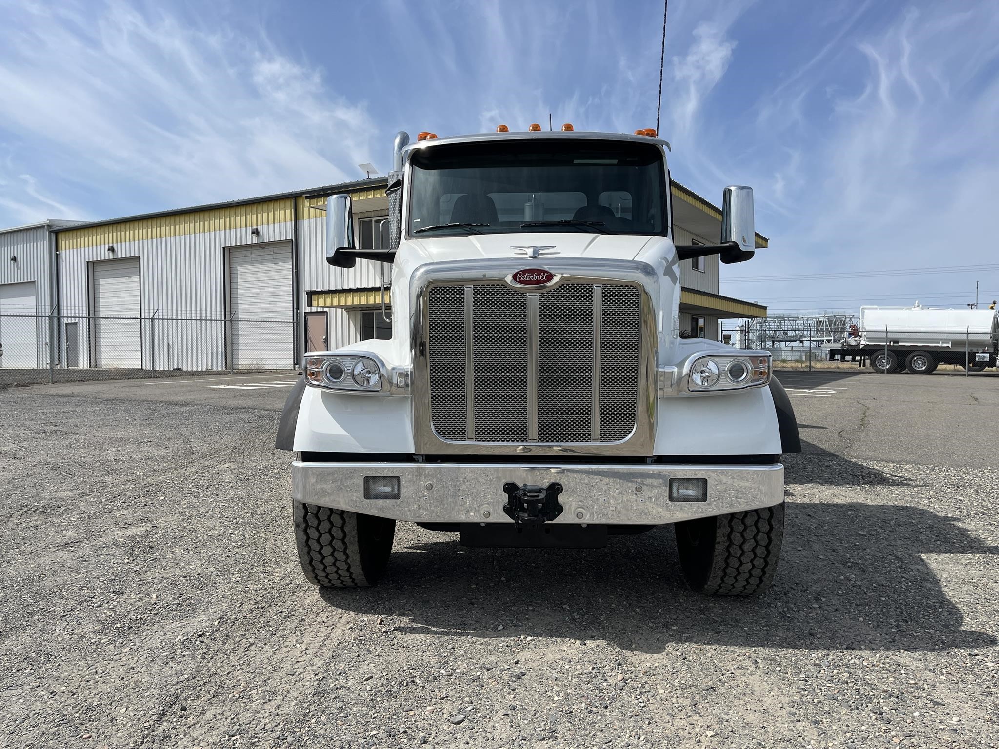 2025 PETERBILT 567 2025 PETERBILT 567 - image 2 of 6