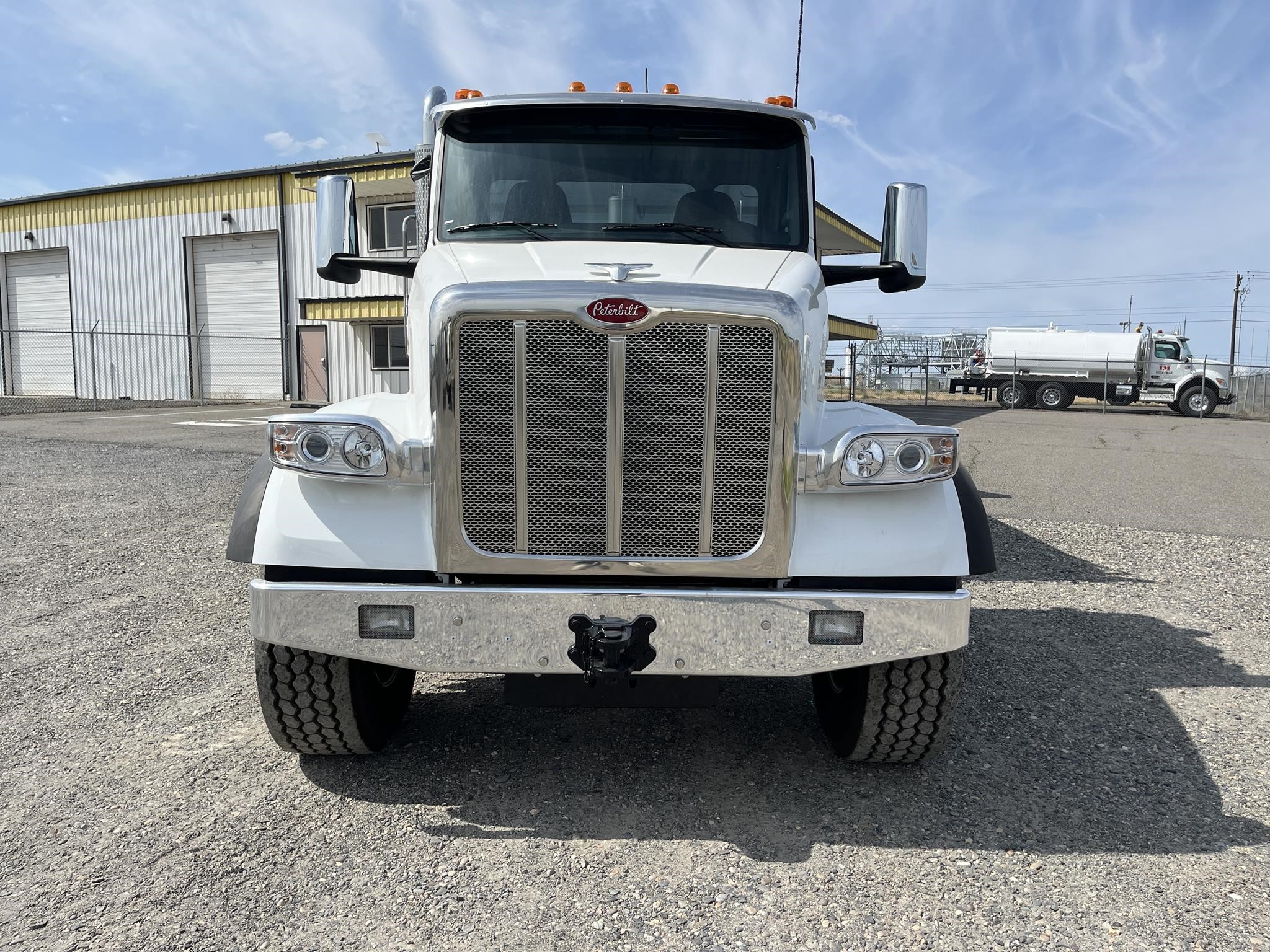 2025 PETERBILT 567 2025 PETERBILT 567 - image 2 of 6