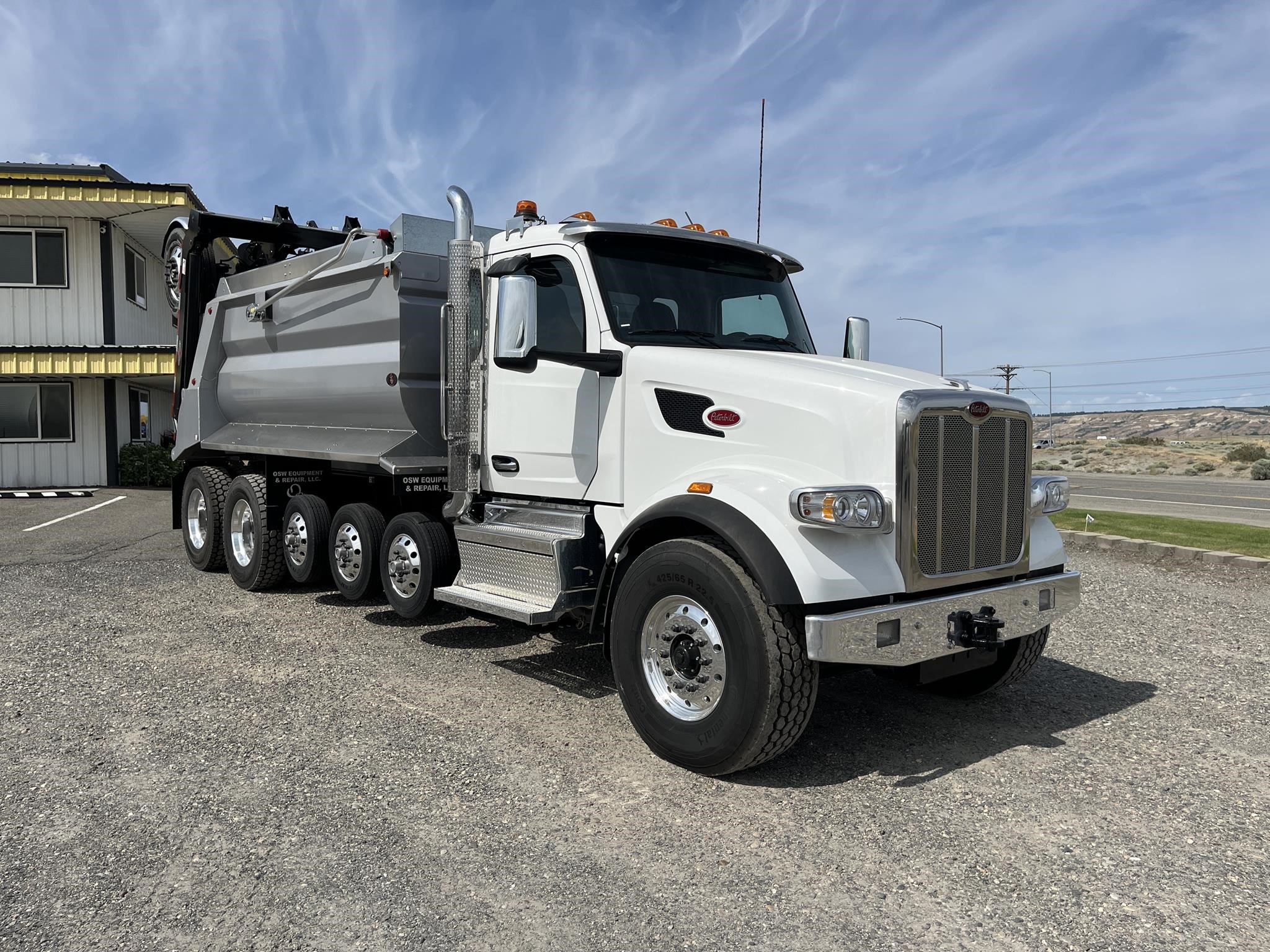 2025 PETERBILT 567 2025 PETERBILT 567 - image 3 of 6