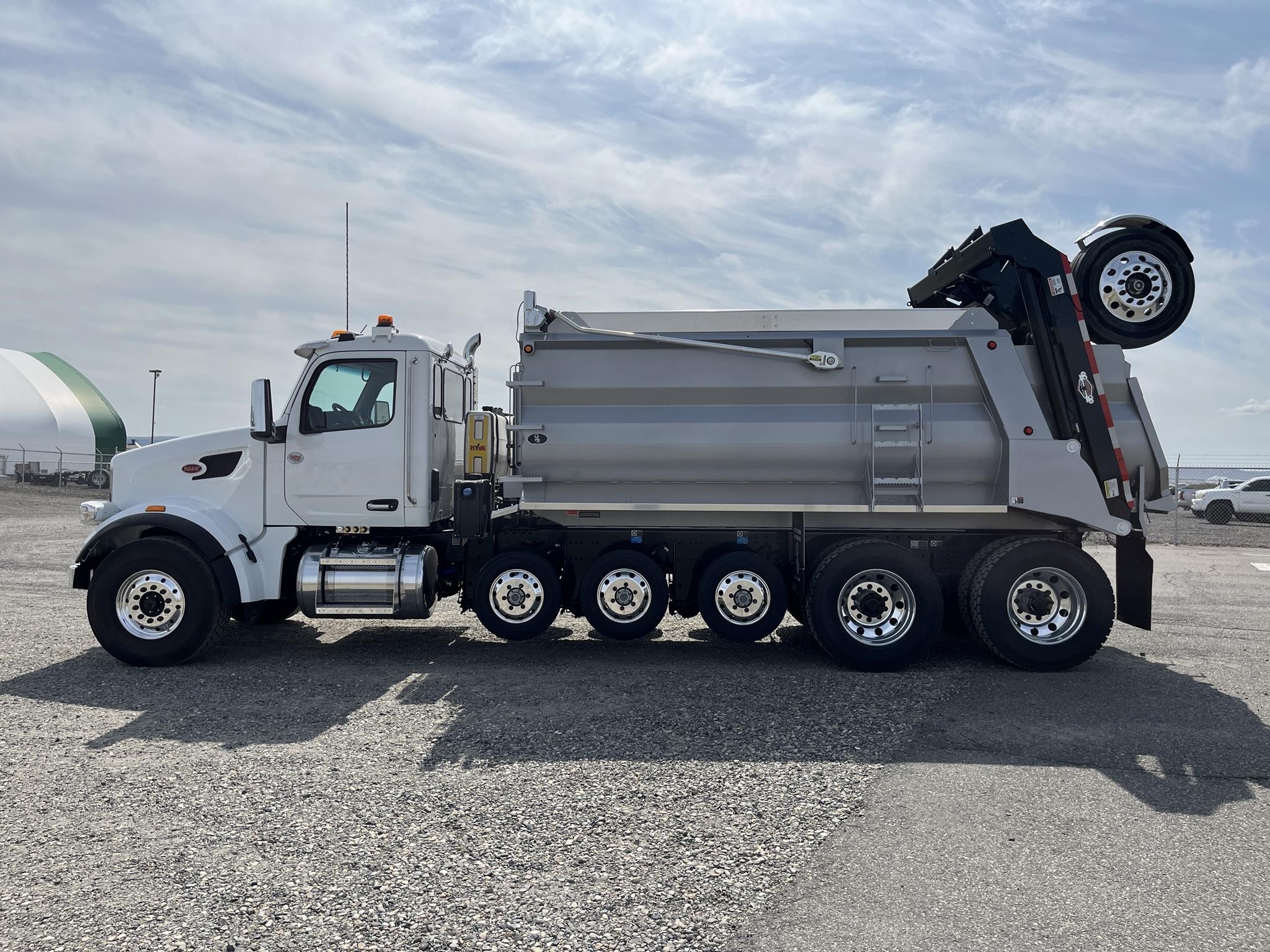 2025 PETERBILT 567 9069936268 2025 PETERBILT 567 9069936268