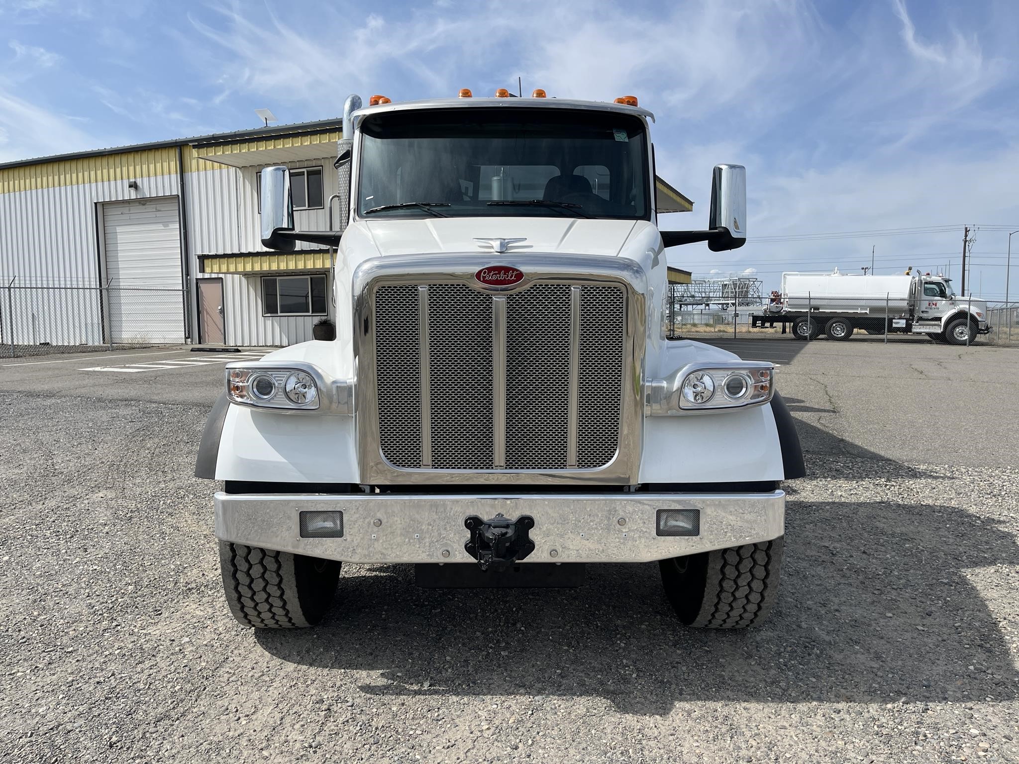 2025 PETERBILT 567 2025 PETERBILT 567 - image 2 of 6