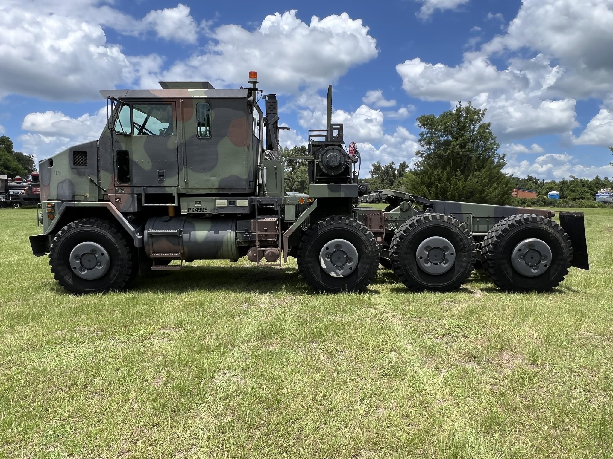2007 OSHKOSH M1070 2007 OSHKOSH M1070 - image 2 of 6