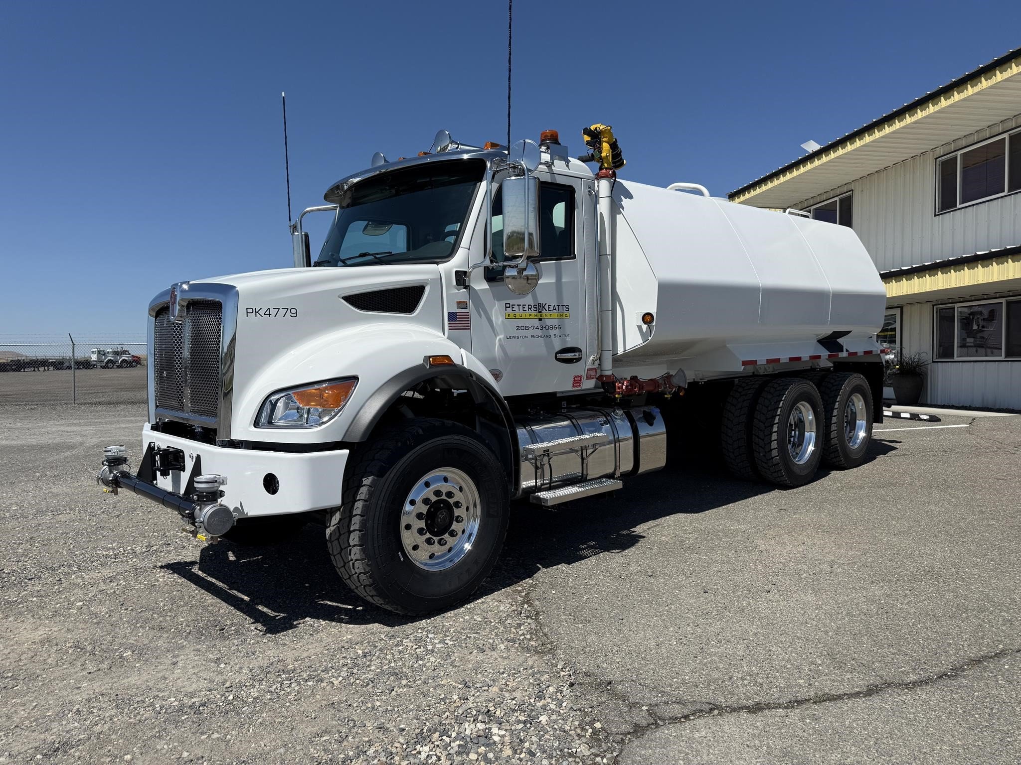 2025 KENWORTH T480 2025 KENWORTH T480 - image 1 of 6