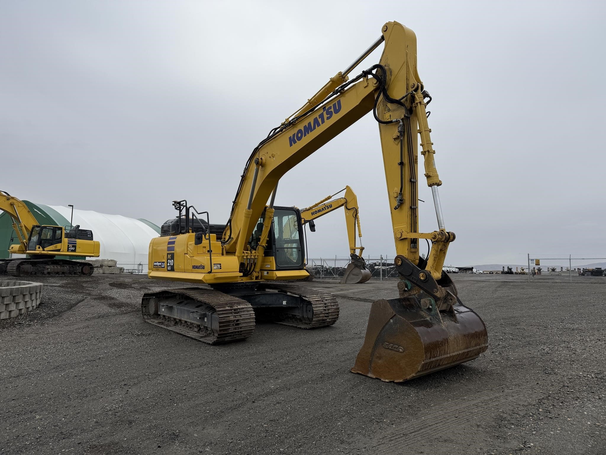 2022 KOMATSU PC210 LCi-11 - image 4 of 6
