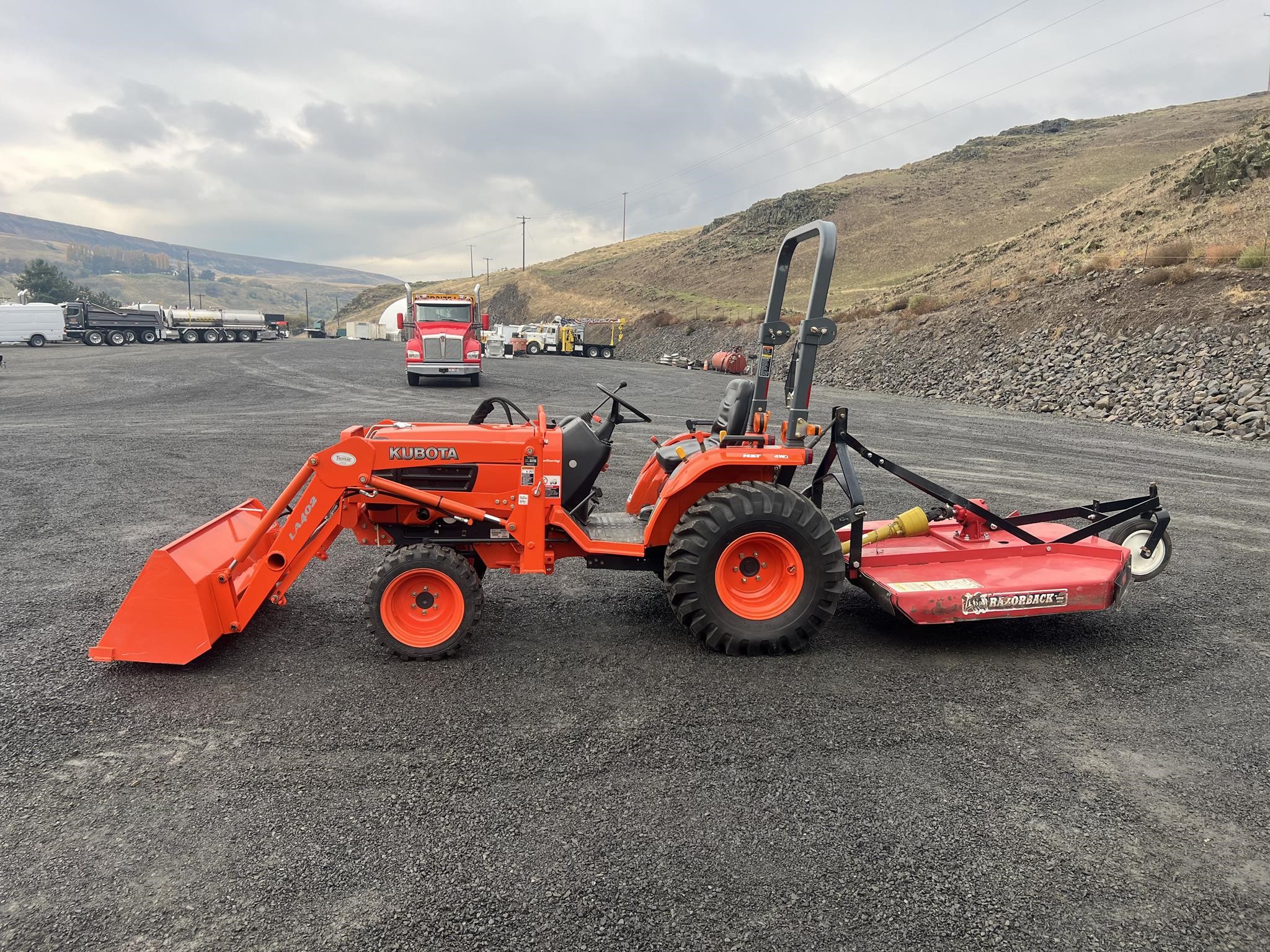 2006 KUBOTA B7800HSD-F - image 2 of 6