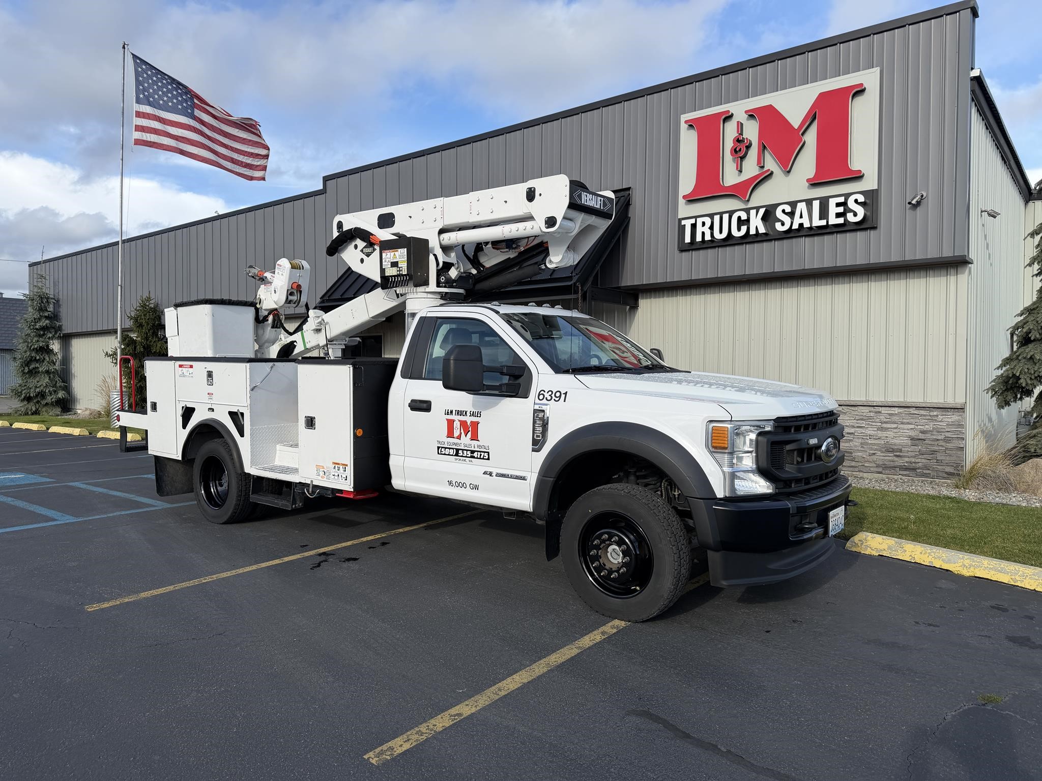 2021 VERSALIFT VST40I - image 1 of 6