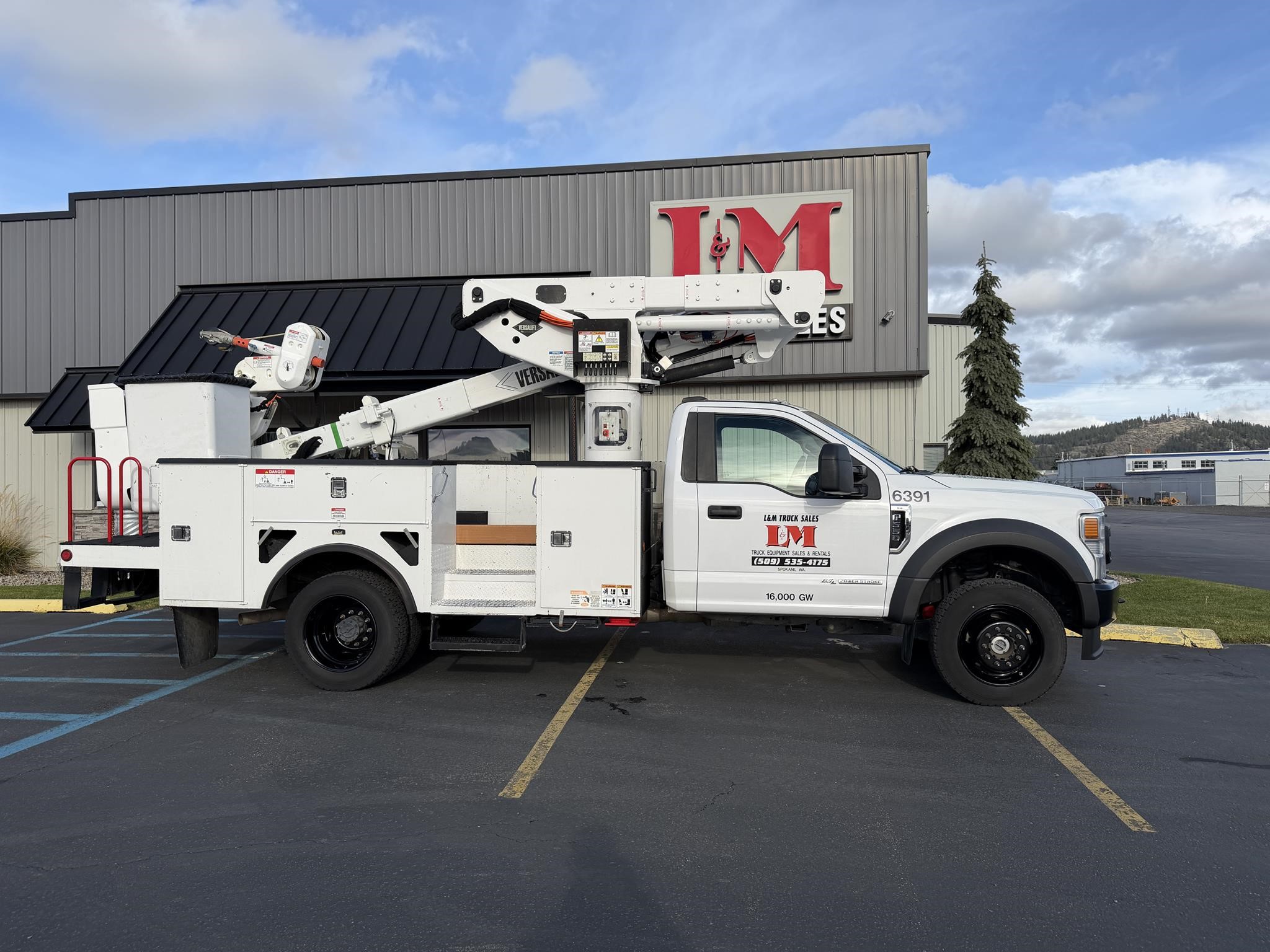 2021 VERSALIFT VST40I - image 2 of 6