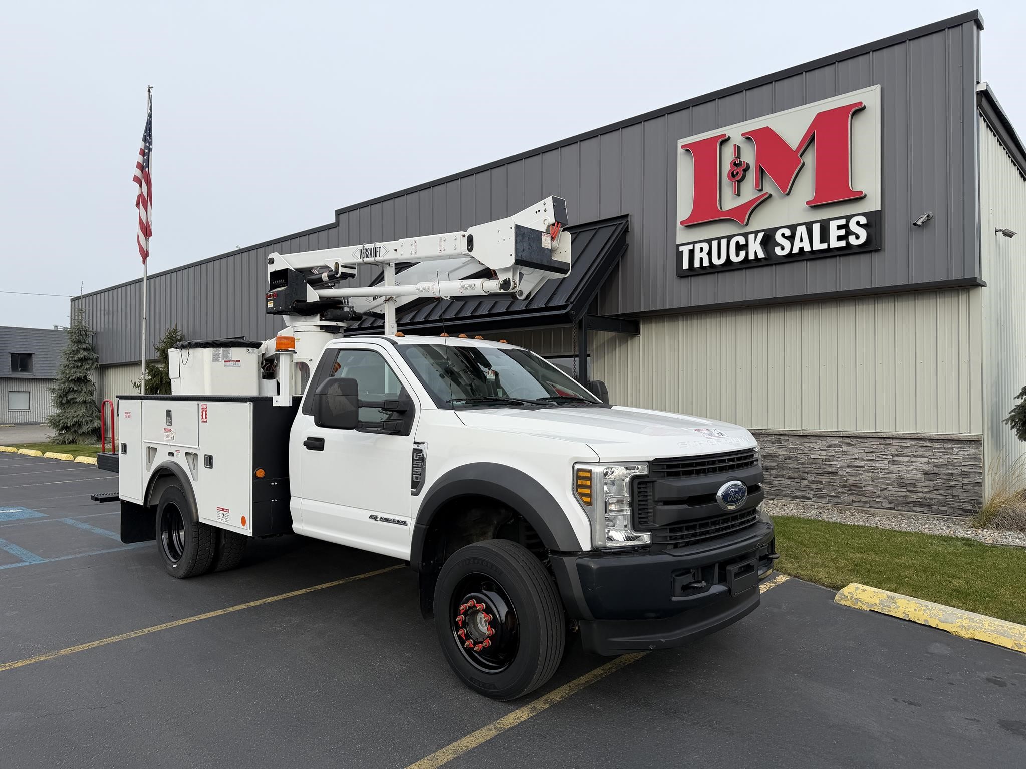 2019 VERSALIFT SST40EIH-01 - image 1 of 6