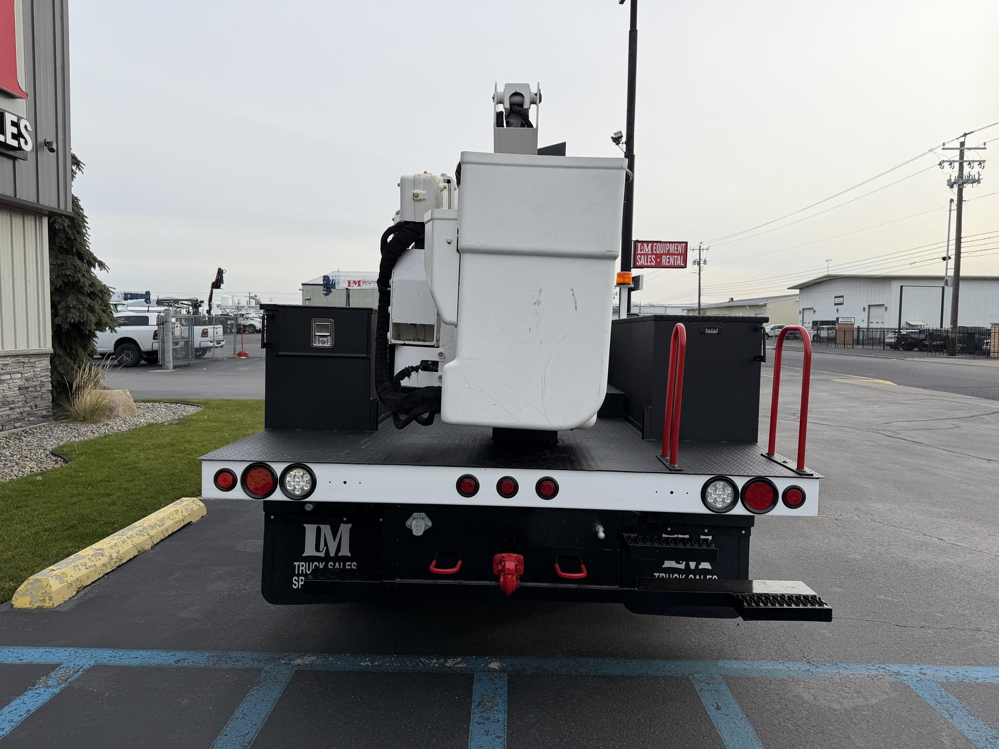 2019 VERSALIFT SST40EIH-01 - image 4 of 6